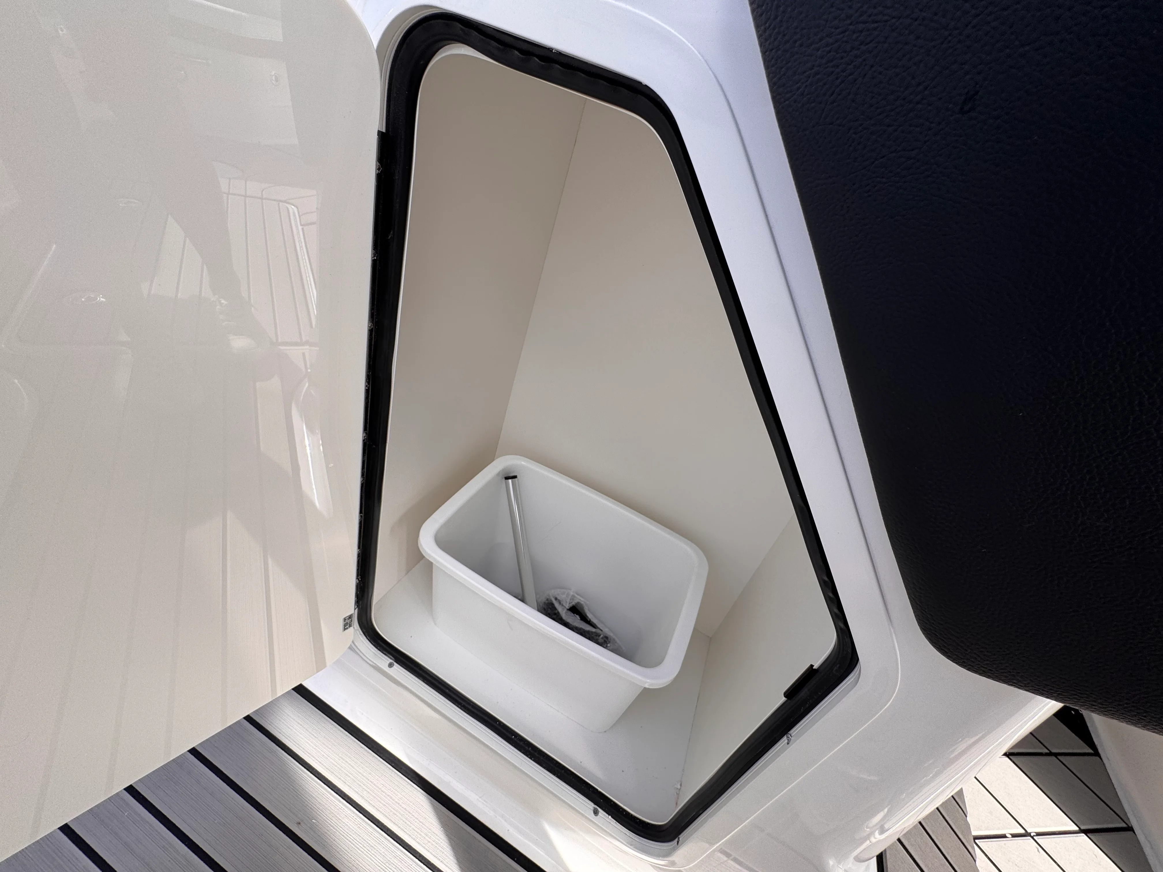 2026 Sea Ray SLX 260 Outboard Image Thumbnail #26