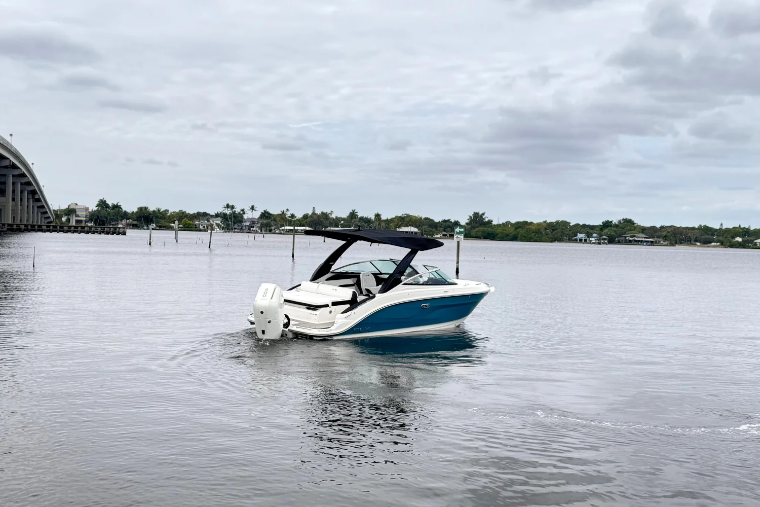 2026 Sea Ray SLX 260 Outboard Image Thumbnail #2