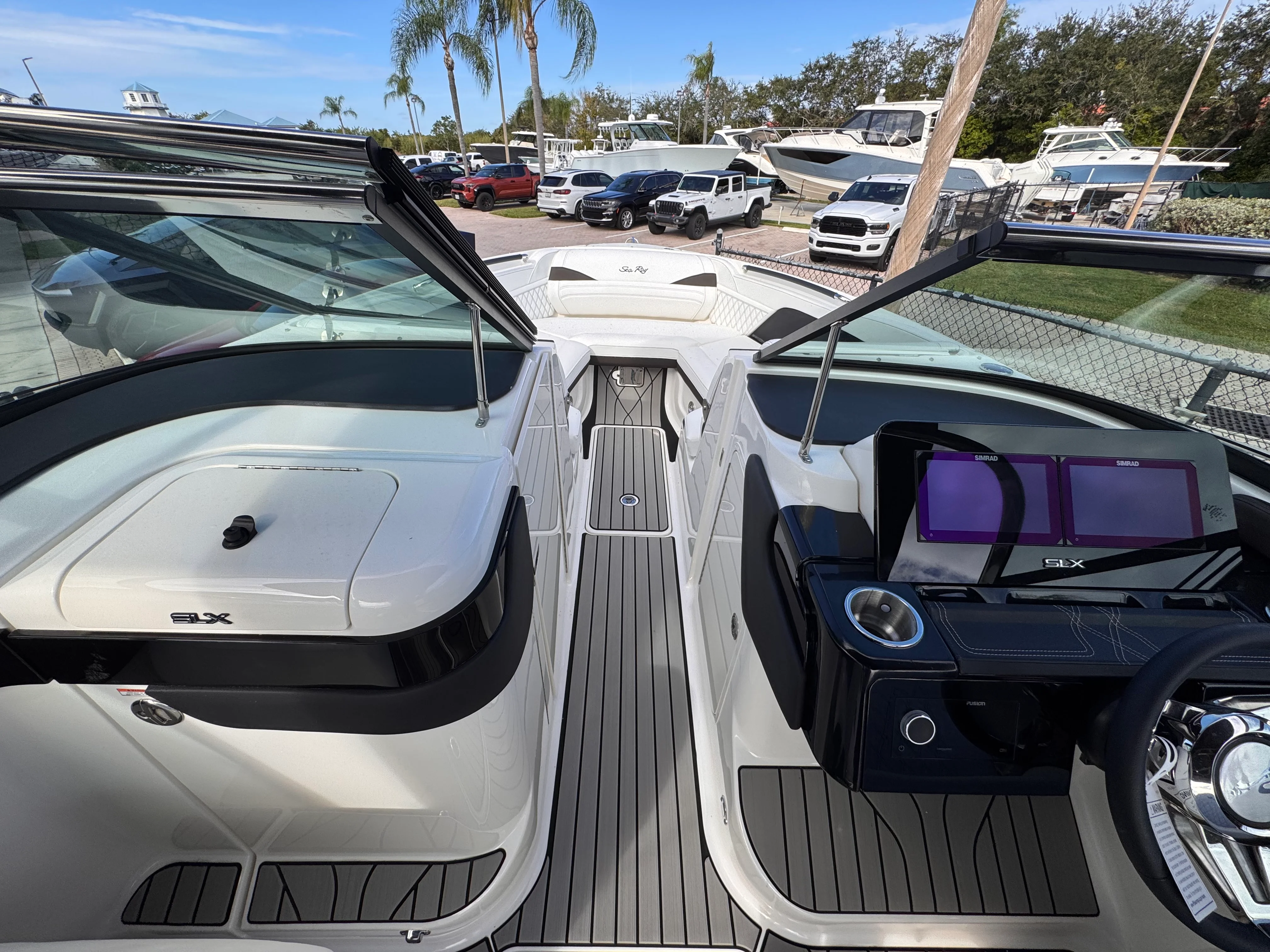 2026 Sea Ray SLX 260 Outboard Image Thumbnail #23