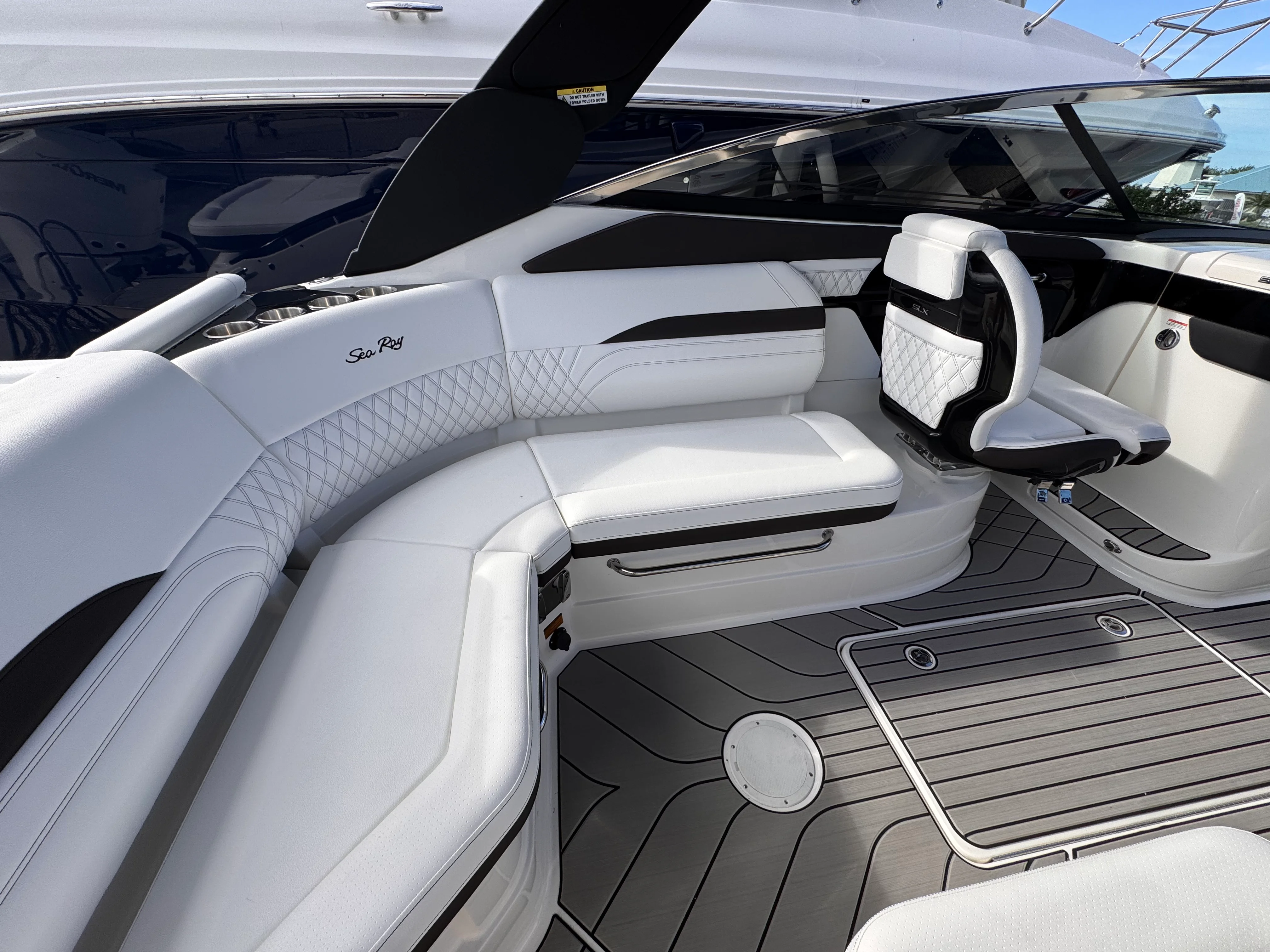 2026 Sea Ray SLX 260 Outboard Image Thumbnail #12