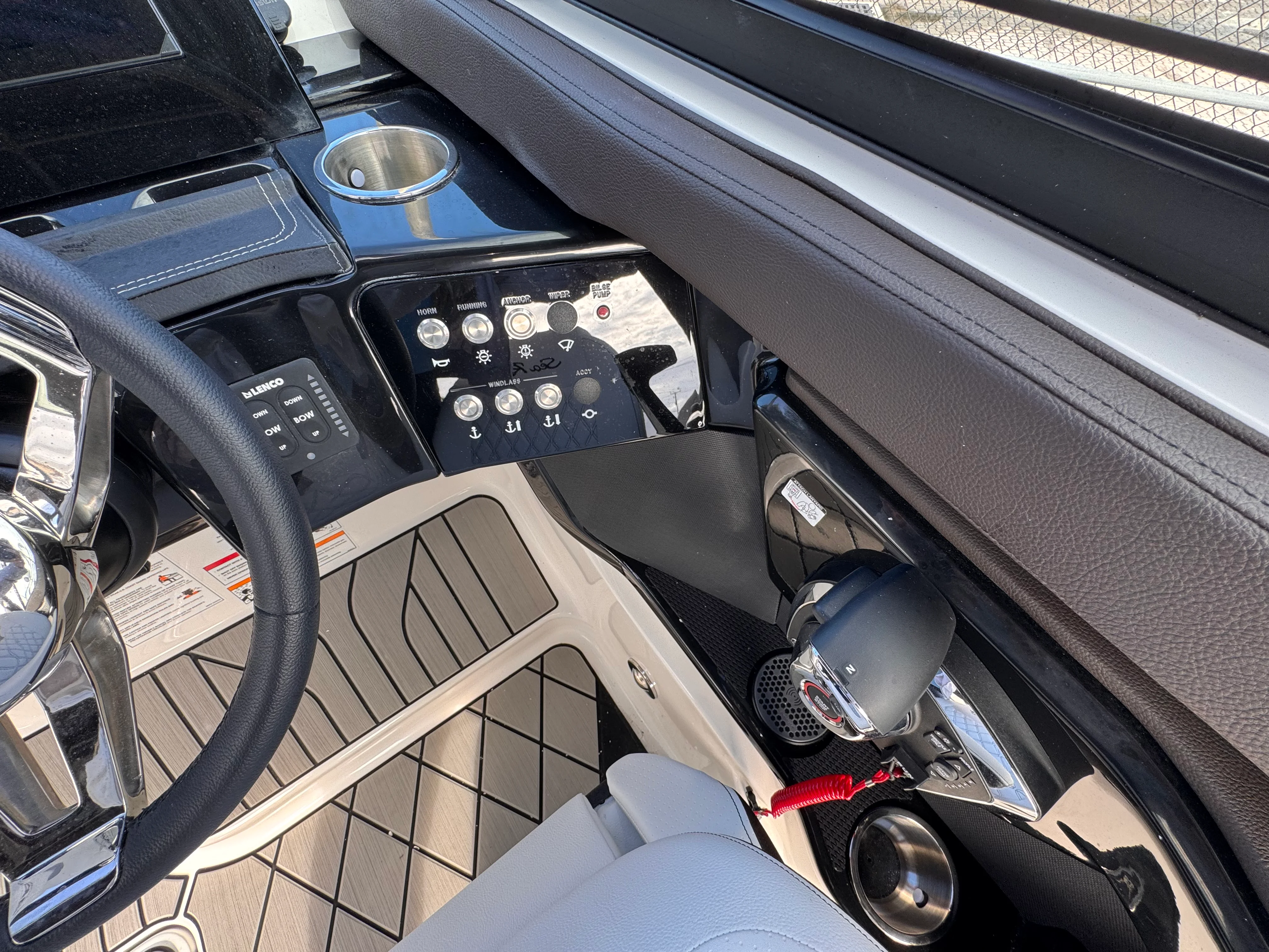 2026 Sea Ray SLX 260 Outboard Image Thumbnail #18