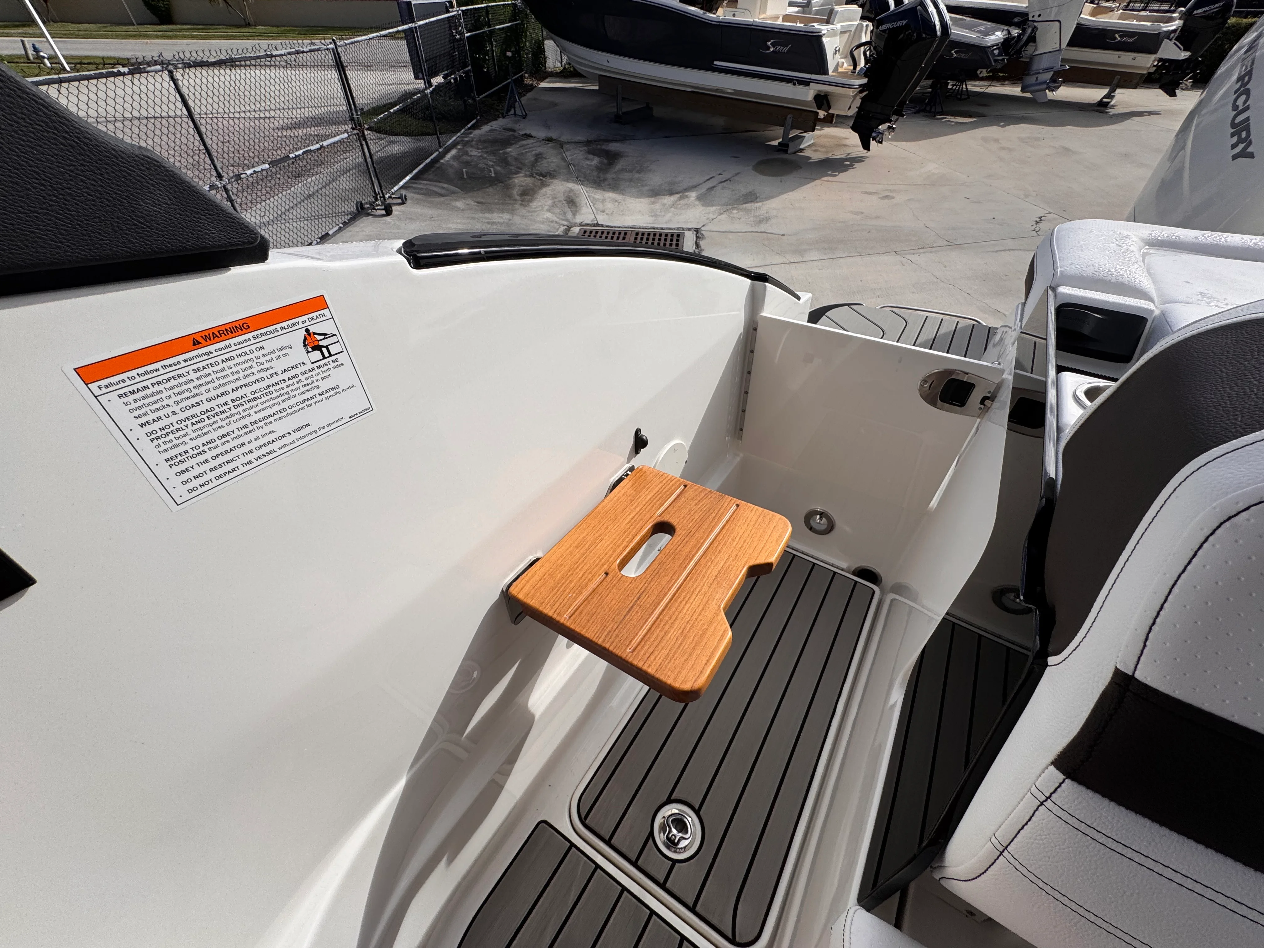 2026 Sea Ray SLX 260 Outboard Image Thumbnail #10