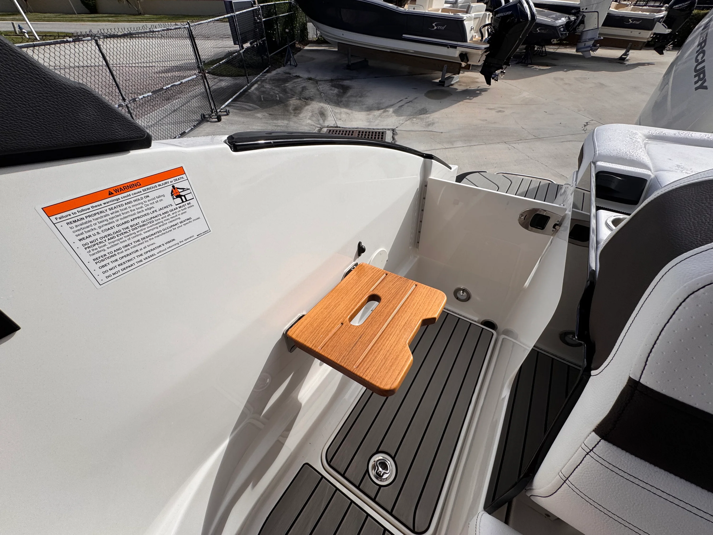 2026 Sea Ray SLX 260 Outboard Image Thumbnail #13