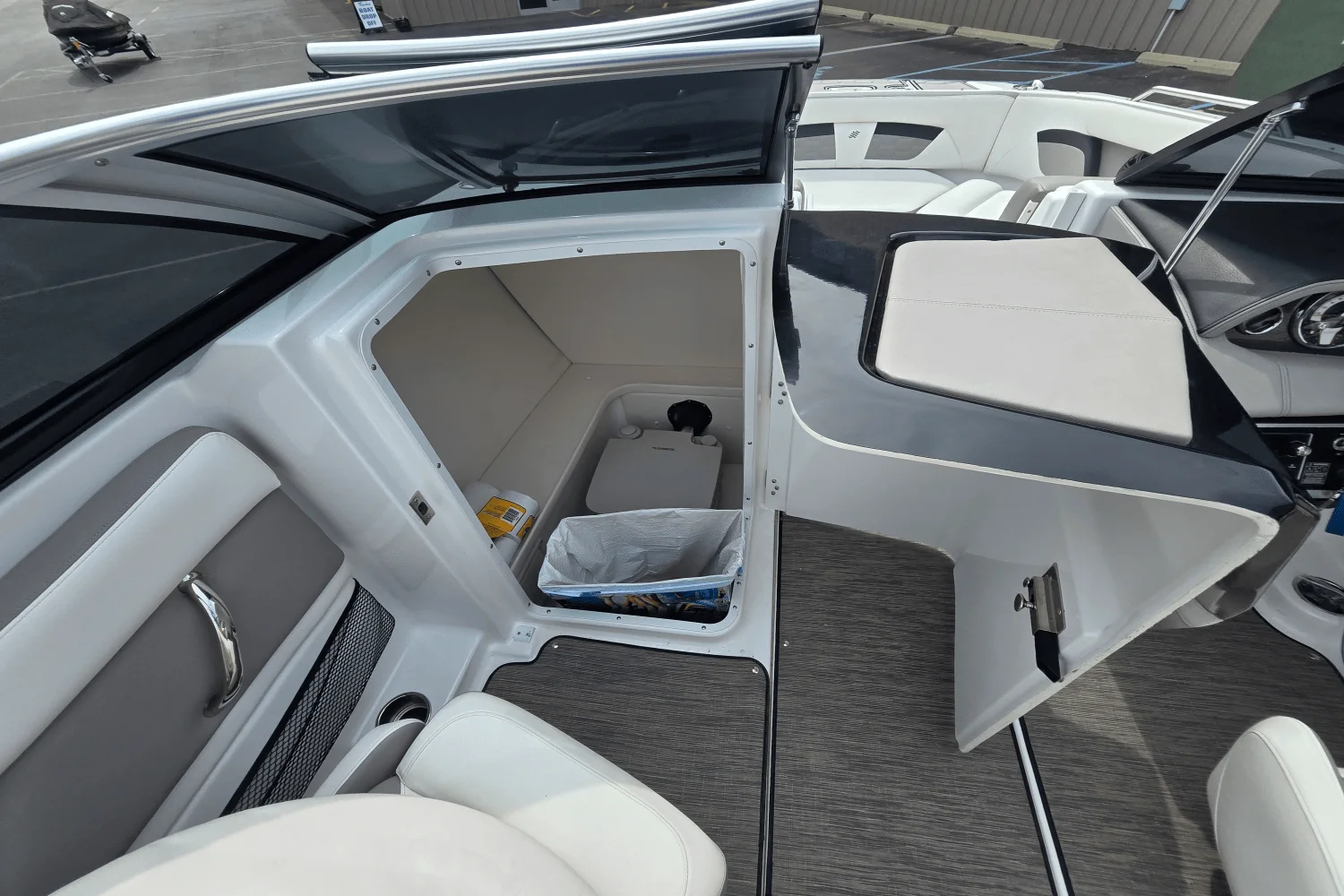 2020 Four Winns 220 HD Image Thumbnail #13