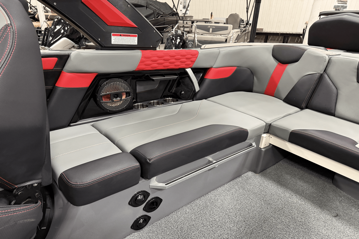 2023 Mastercraft XT22 Image Thumbnail #9