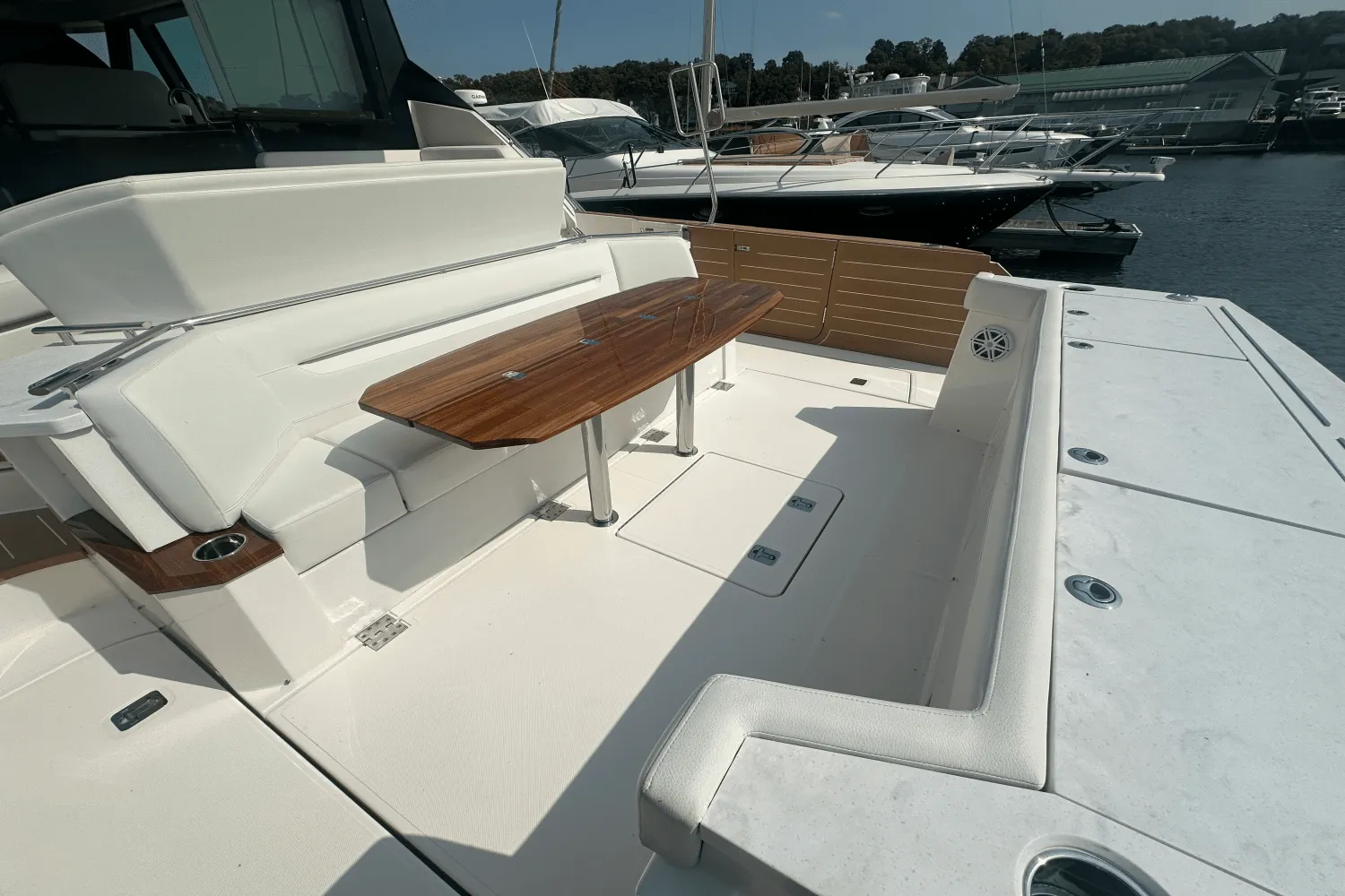 2025 Tiara Yachts EX60 Image Thumbnail #23