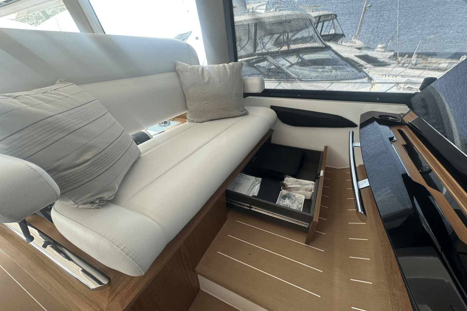 2025 Tiara Yachts EX60 Image Thumbnail #84