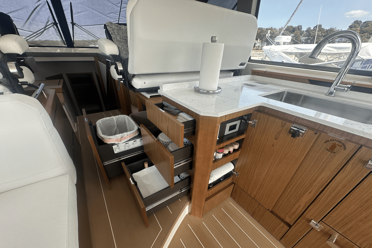 2025 Tiara Yachts EX60 Image Thumbnail #79