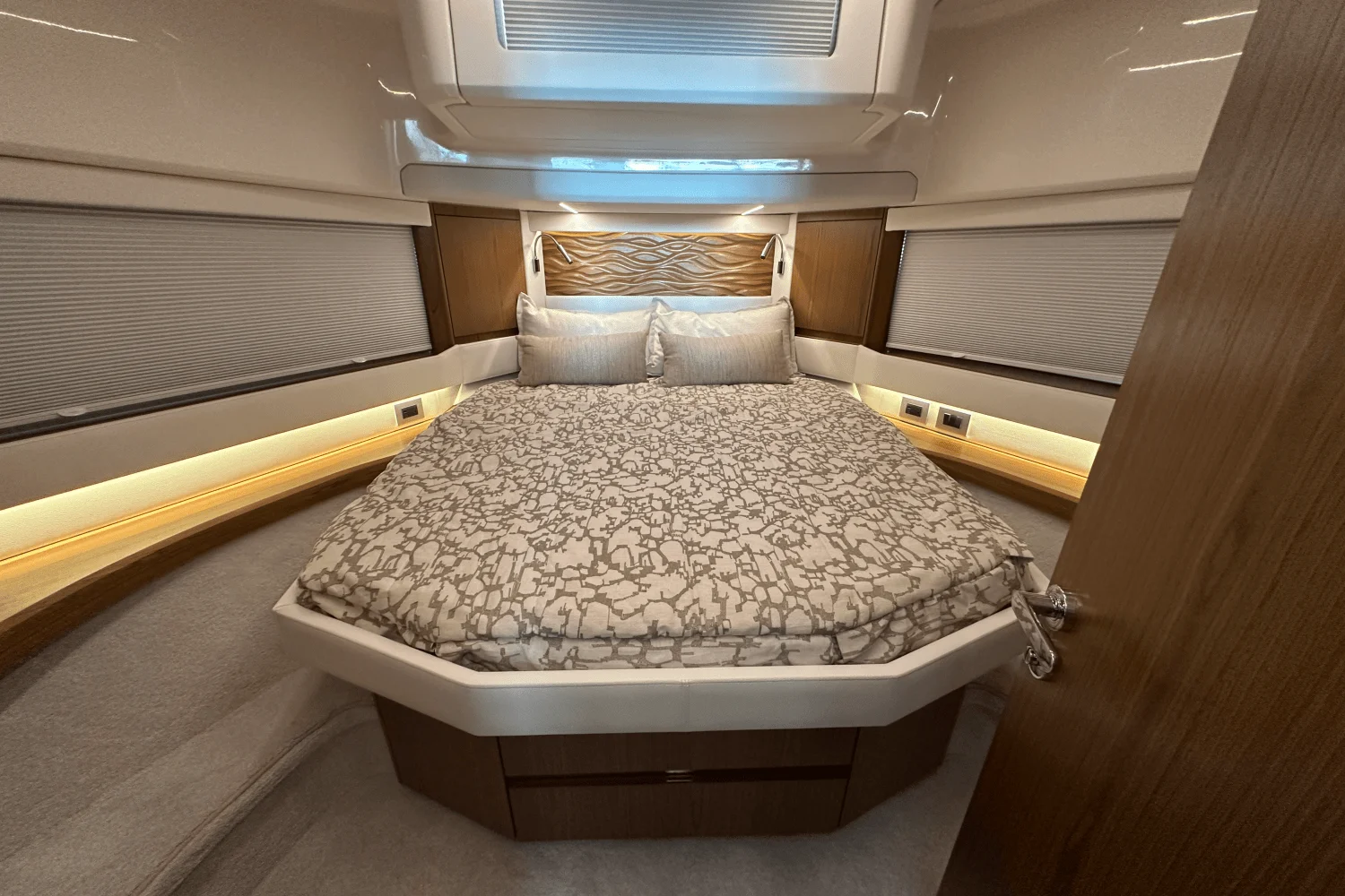 2025 Tiara Yachts EX 60 Image Thumbnail #85