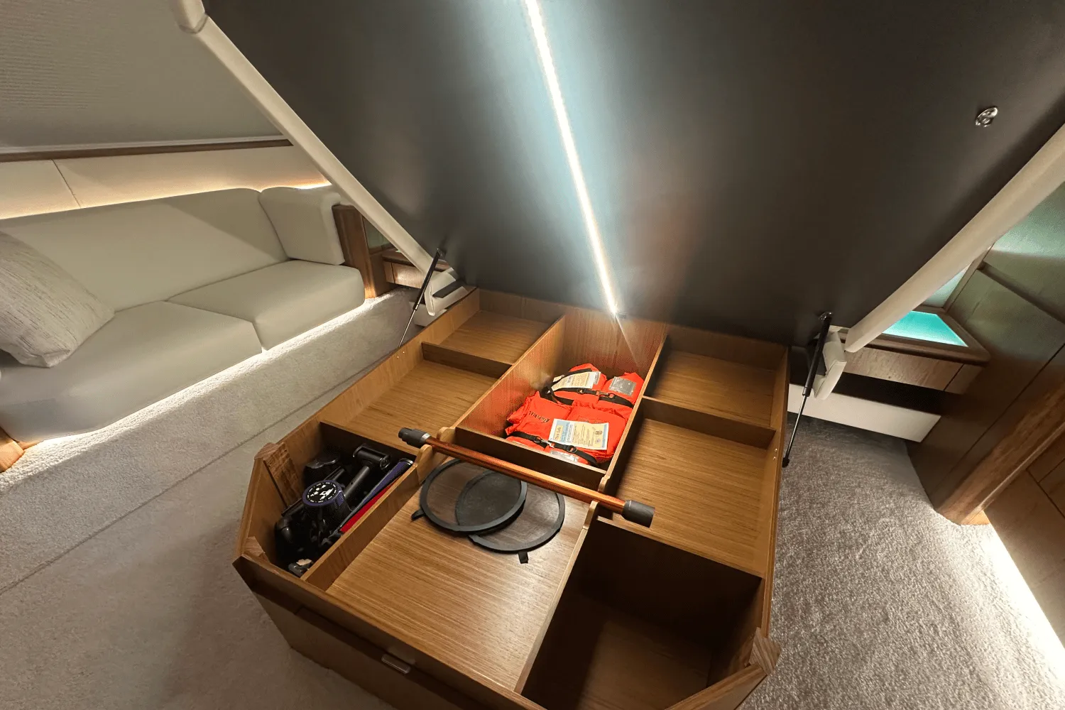 2025 Tiara Yachts EX60 Image Thumbnail #97