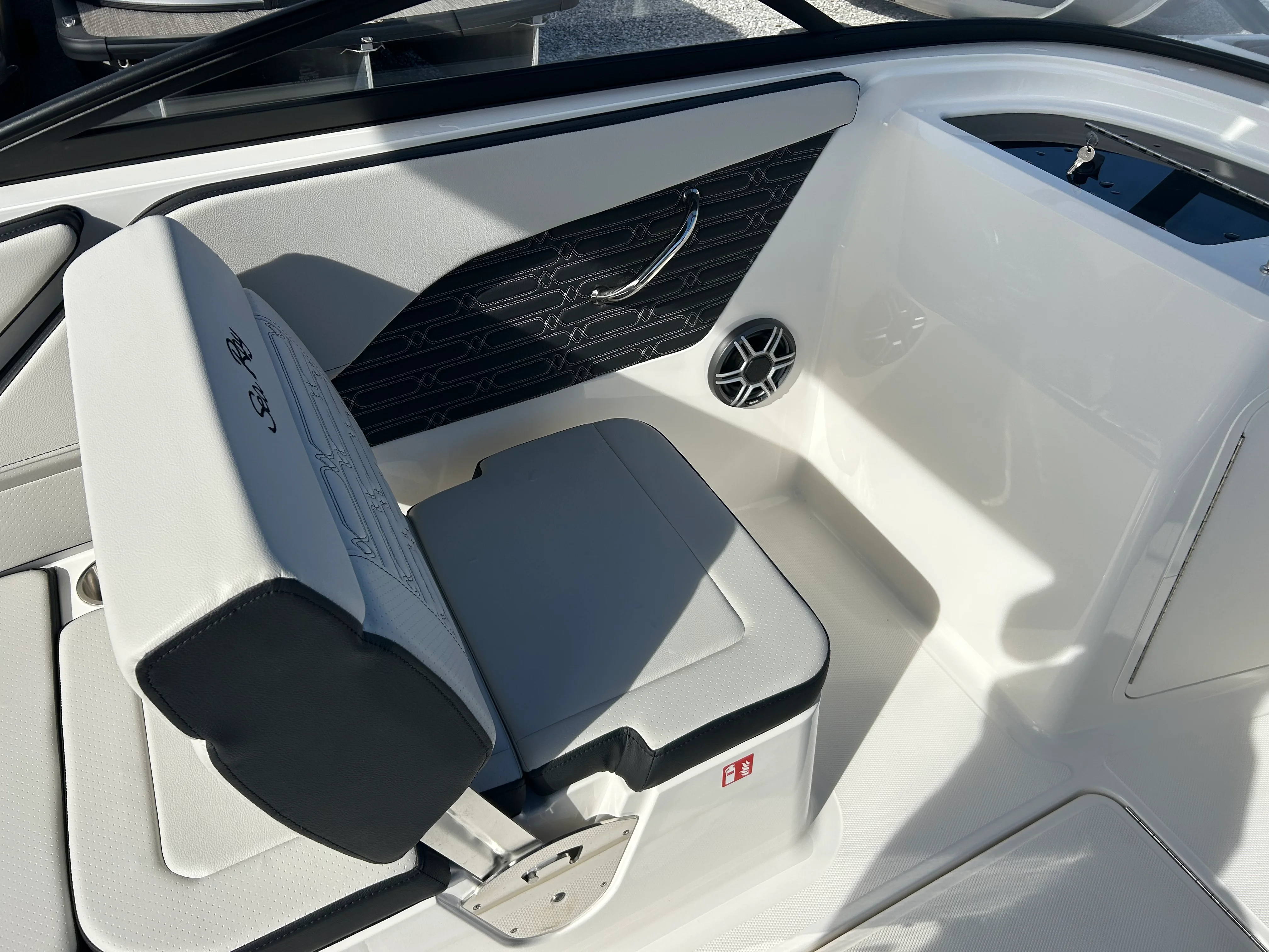 2026 Sea Ray SPX 210 Outboard Image Thumbnail #13