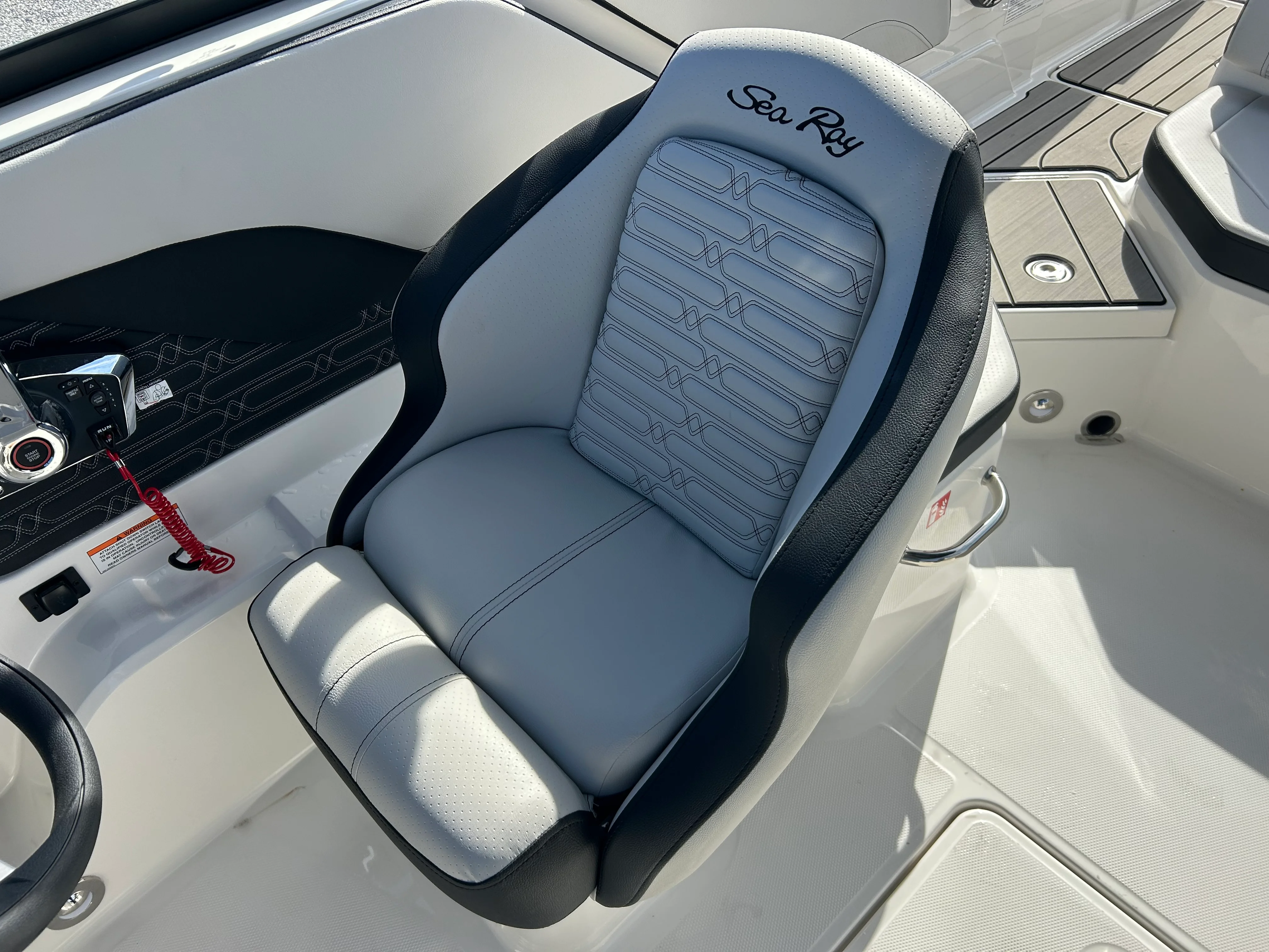 2026 Sea Ray SPX 210 Outboard Image Thumbnail #7