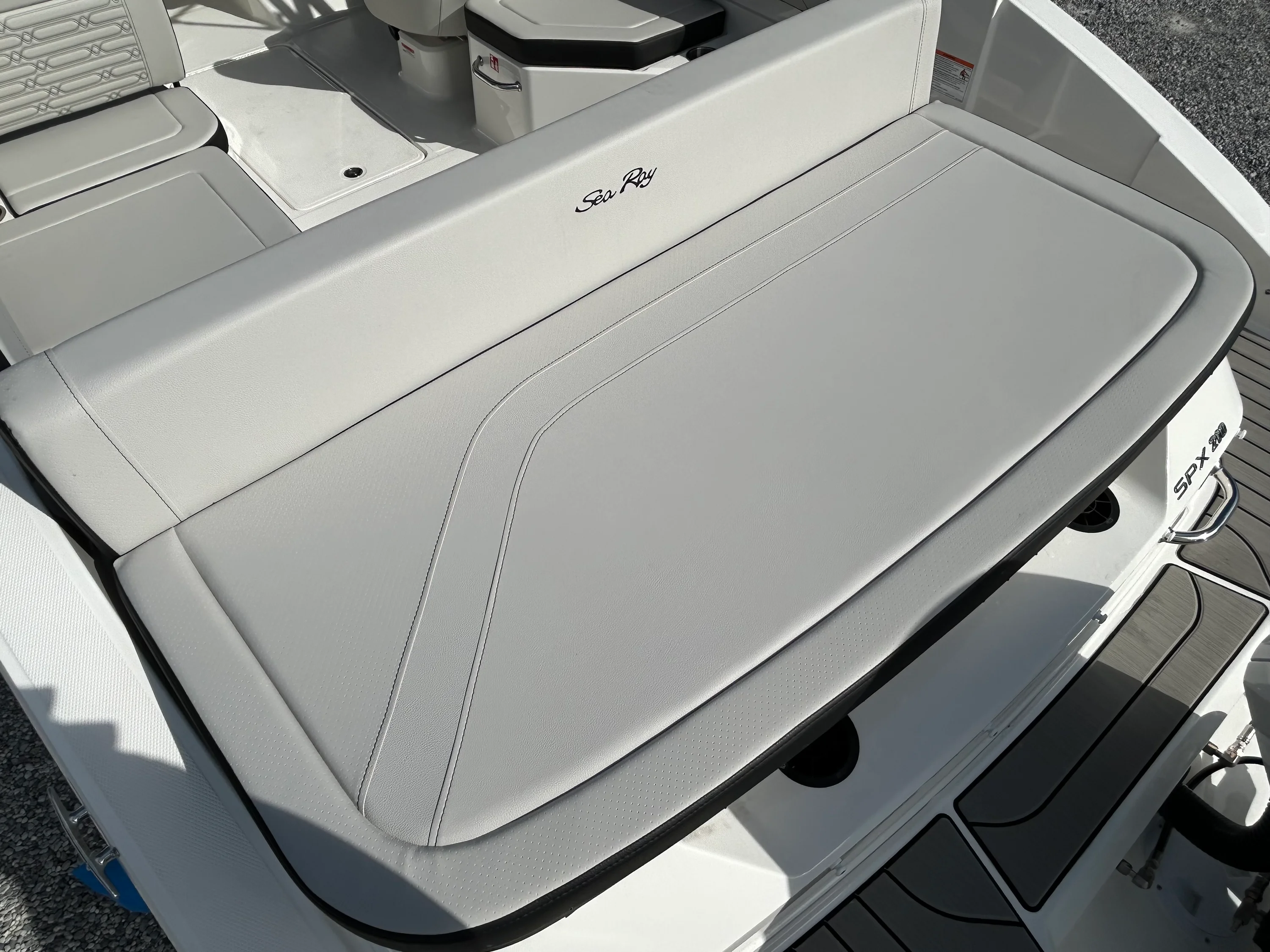 2026 Sea Ray SPX 210 Outboard Image Thumbnail #10