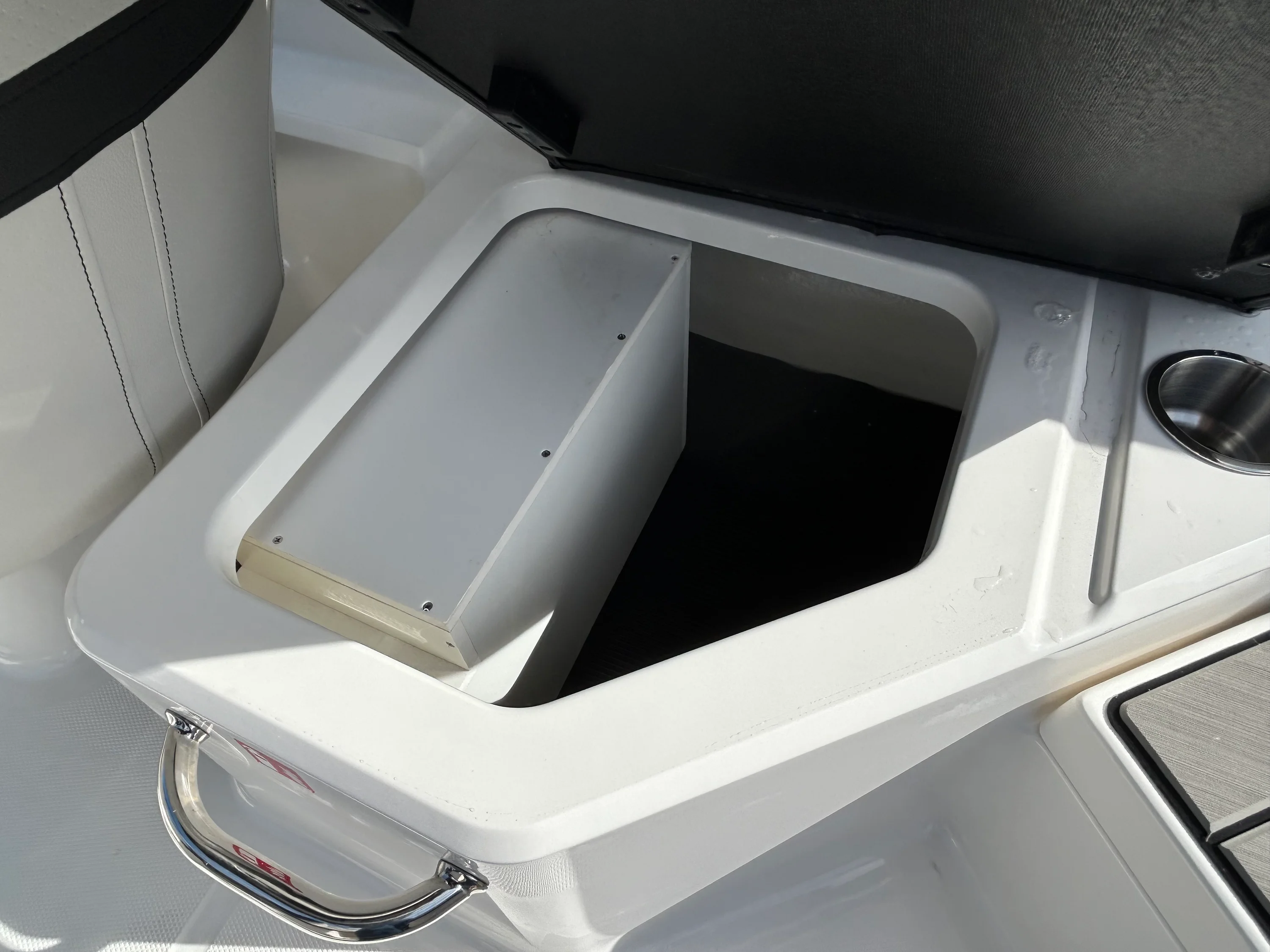 2026 Sea Ray SPX 210 Outboard Image Thumbnail #8