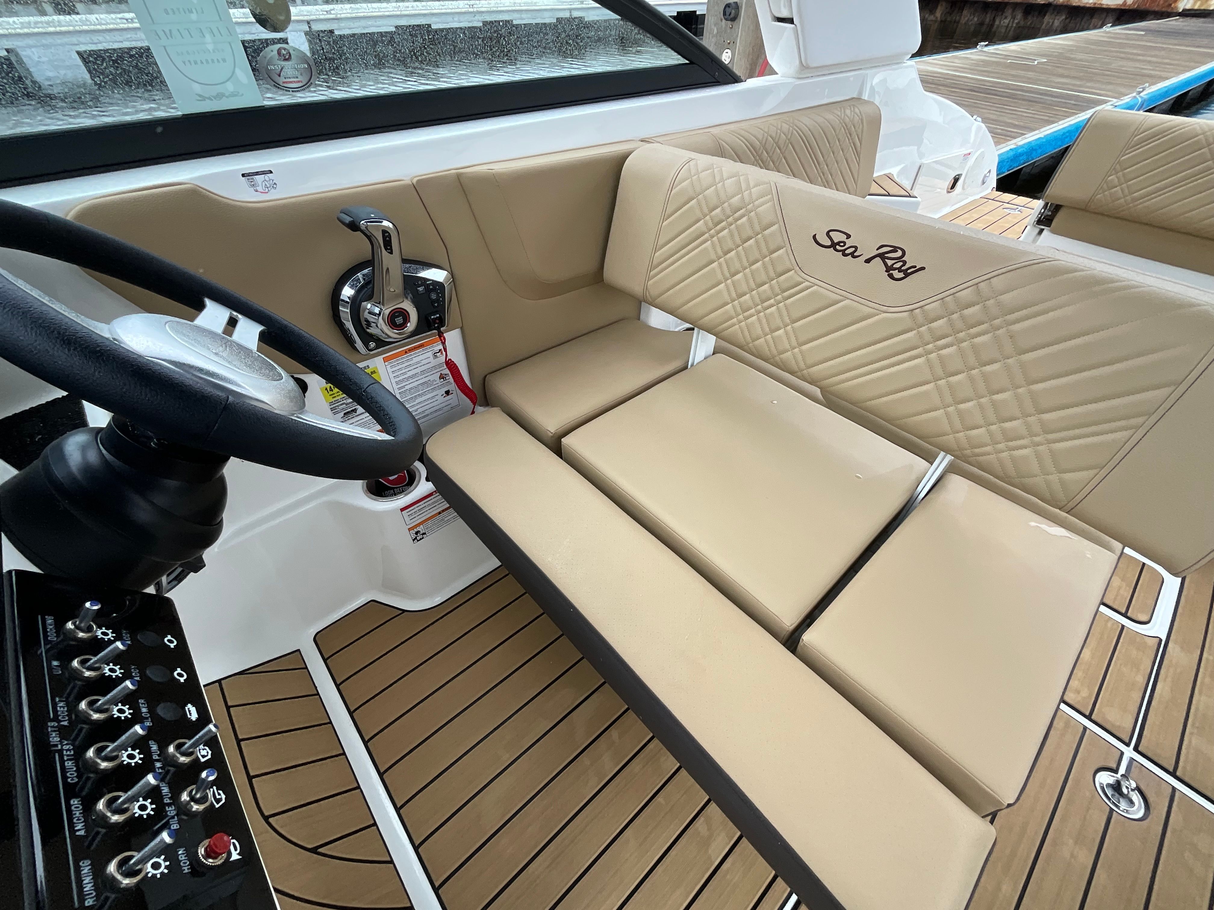 2026 Sea Ray SDX 250 Outboard Image Thumbnail #7