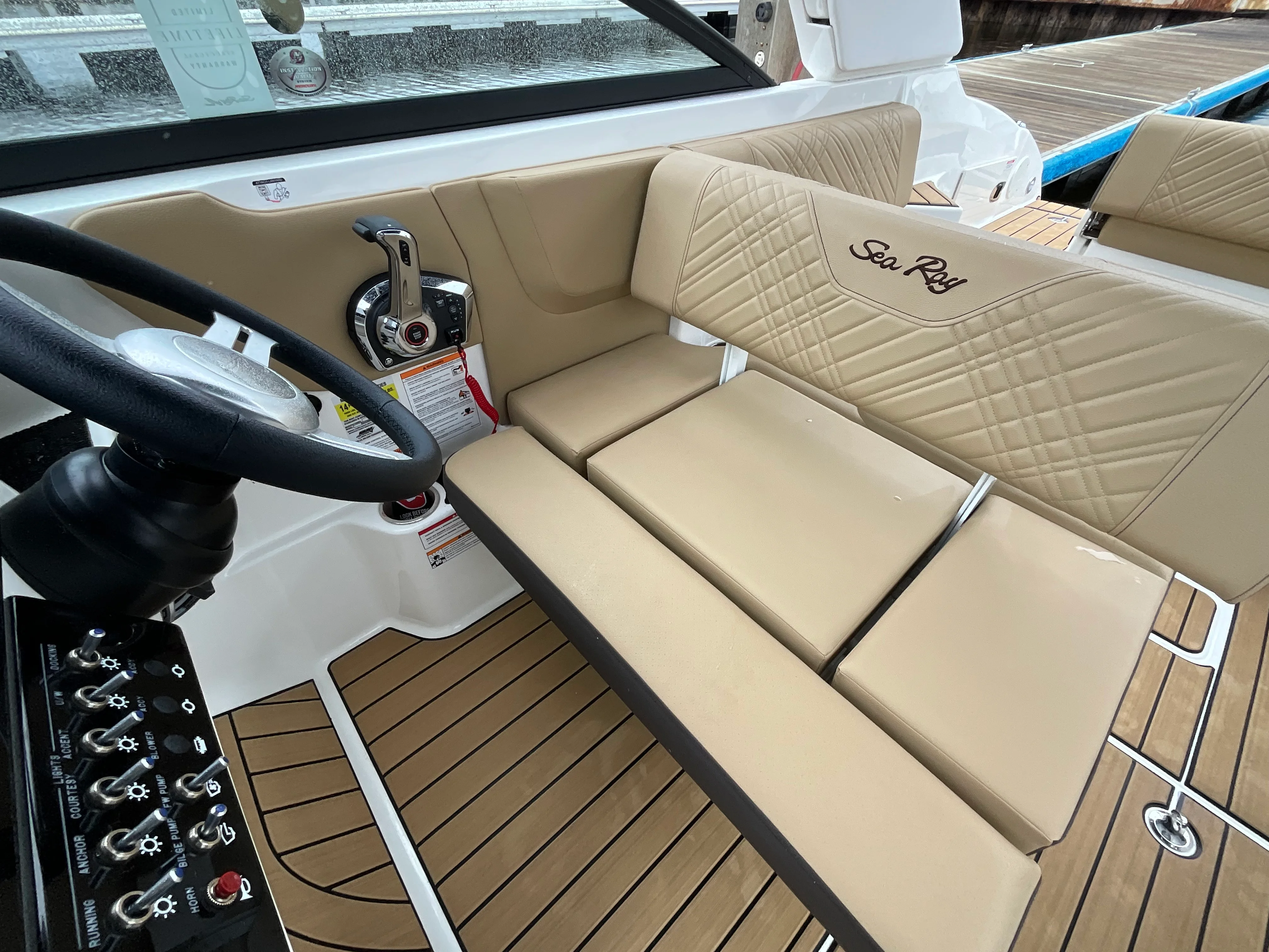 2026 Sea Ray SDX 250 Outboard Image Thumbnail #7