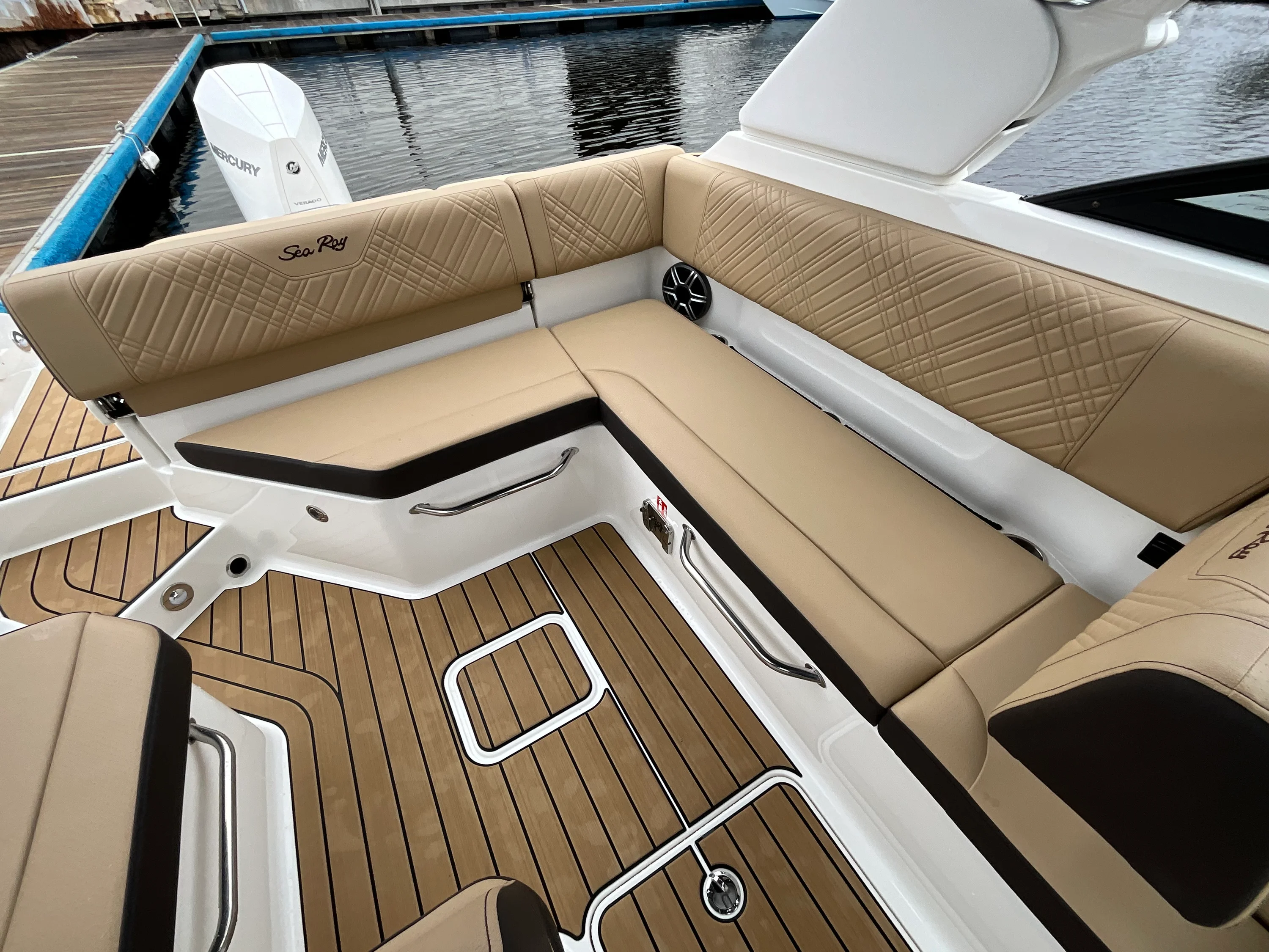 2026 Sea Ray SDX 250 Outboard Image Thumbnail #10