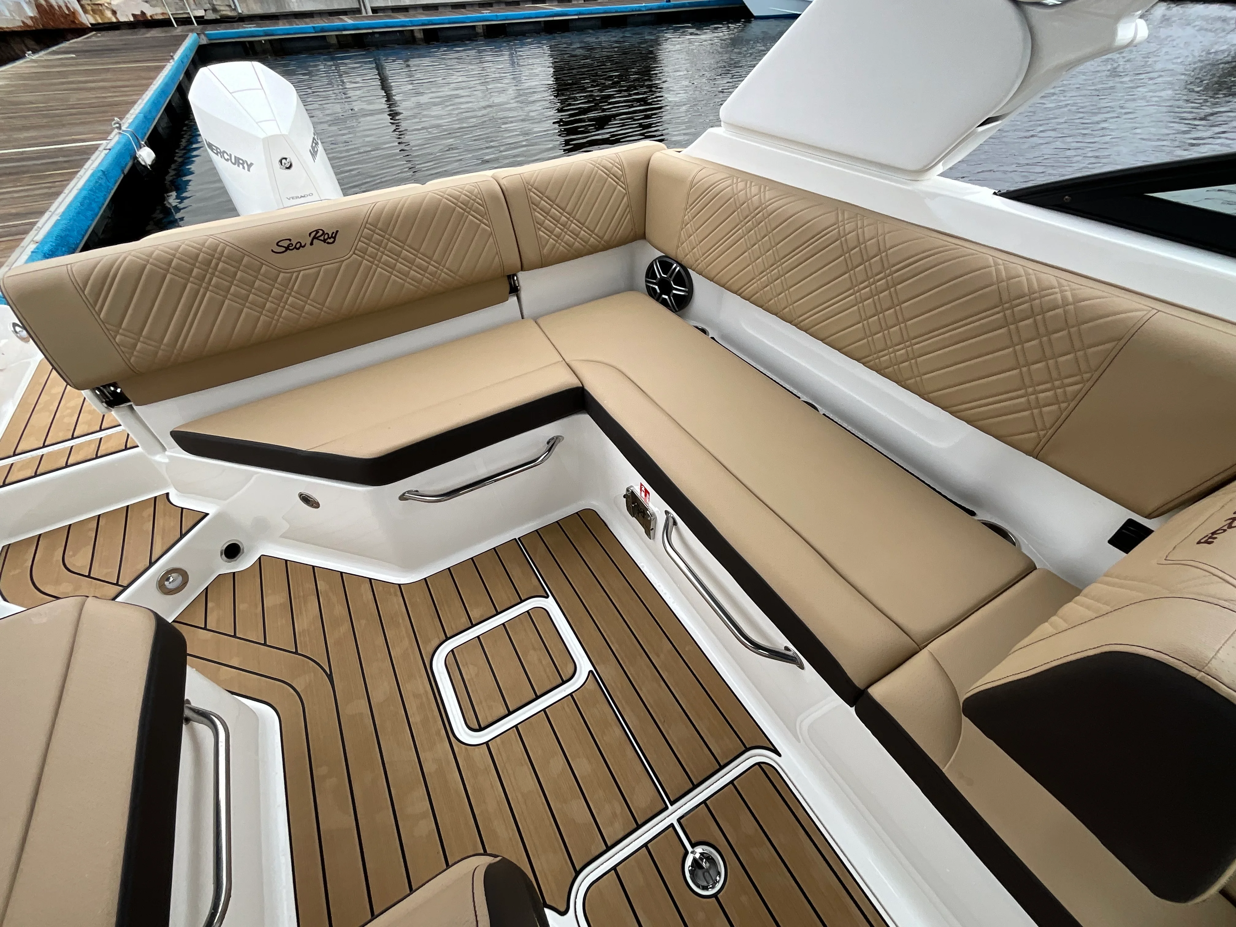 2026 Sea Ray SDX 250 Outboard Image Thumbnail #10