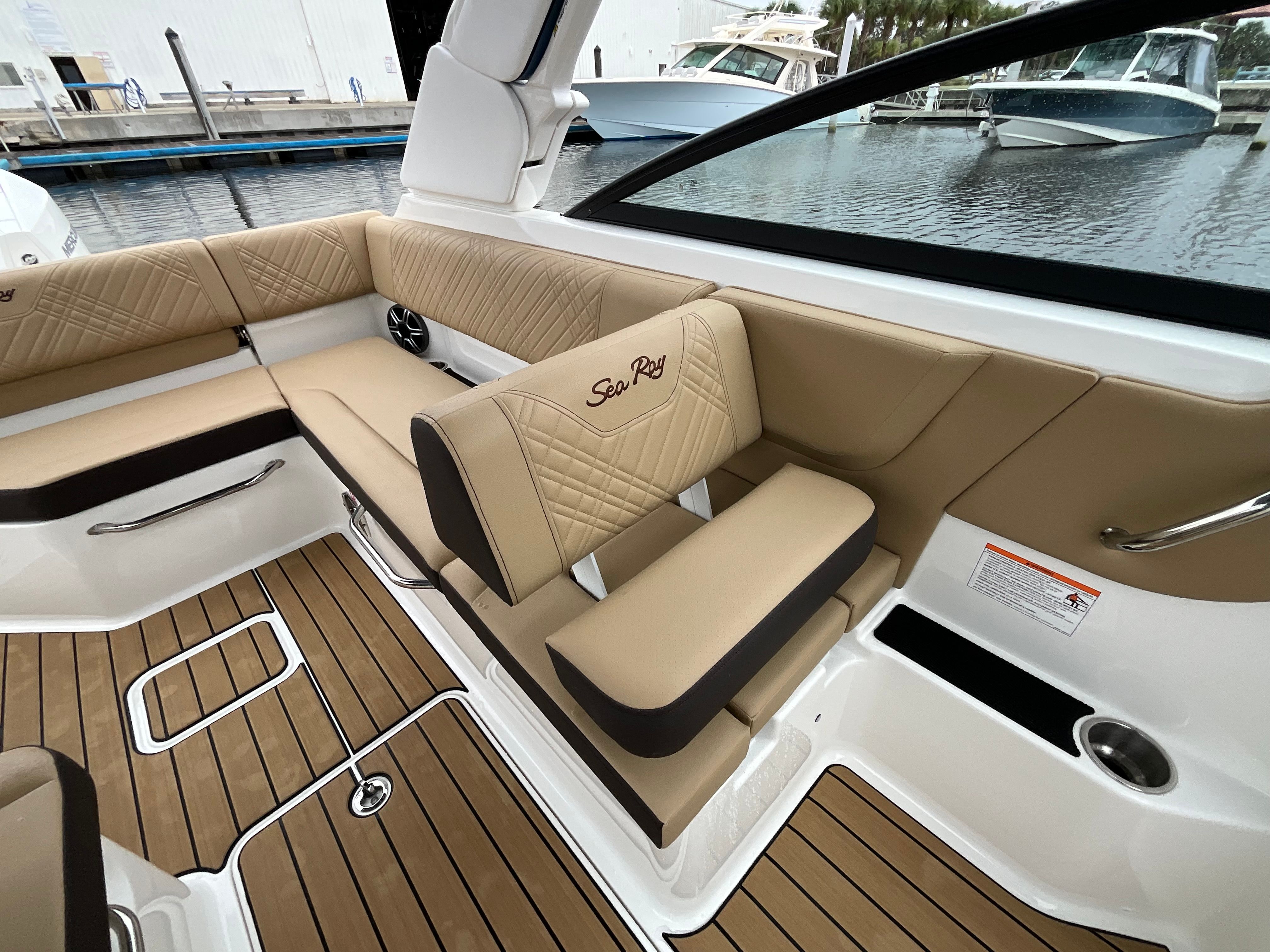 2026 Sea Ray SDX 250 Outboard Image Thumbnail #8