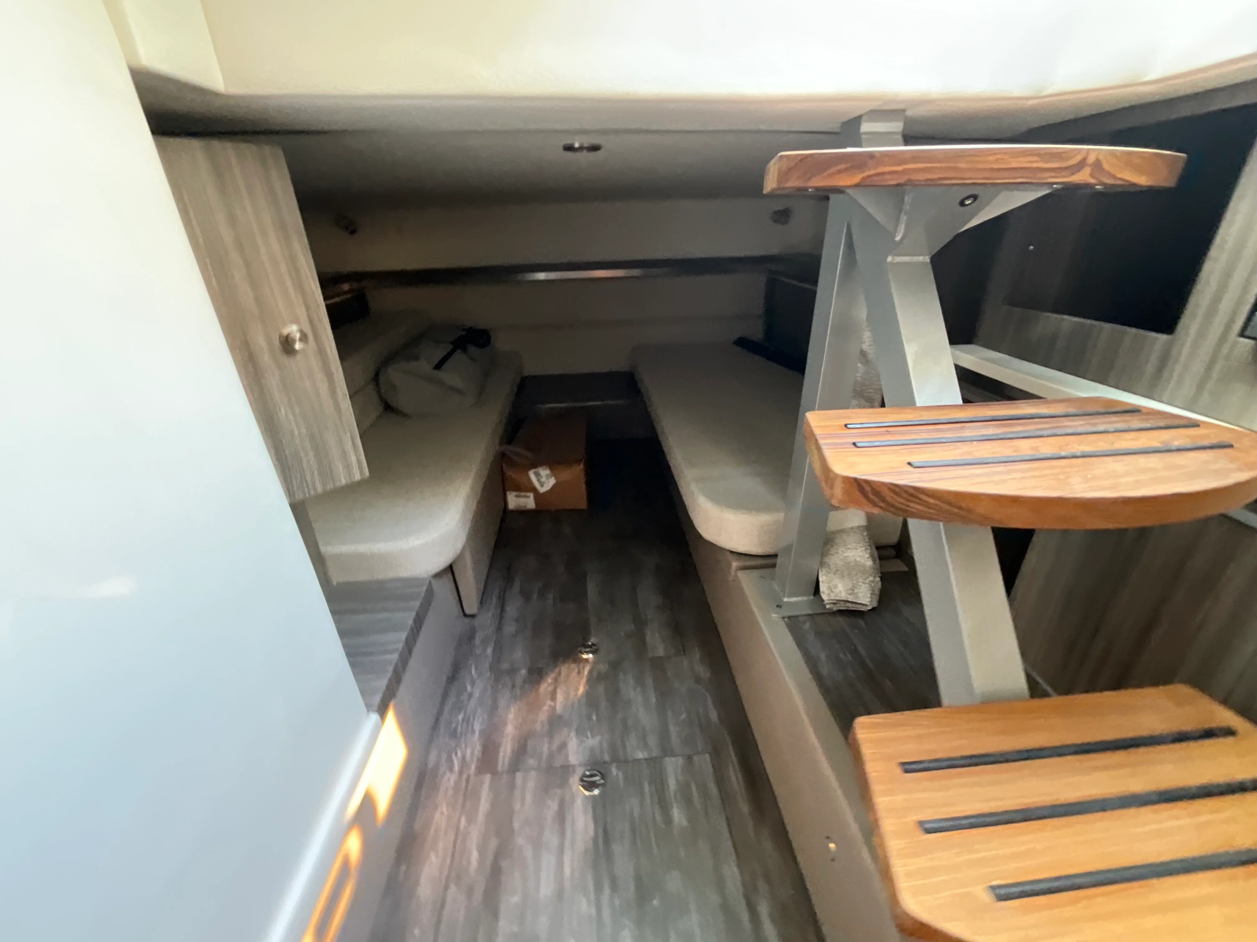 2026 Sea Ray Sundancer 320 Outboard Image Thumbnail #12