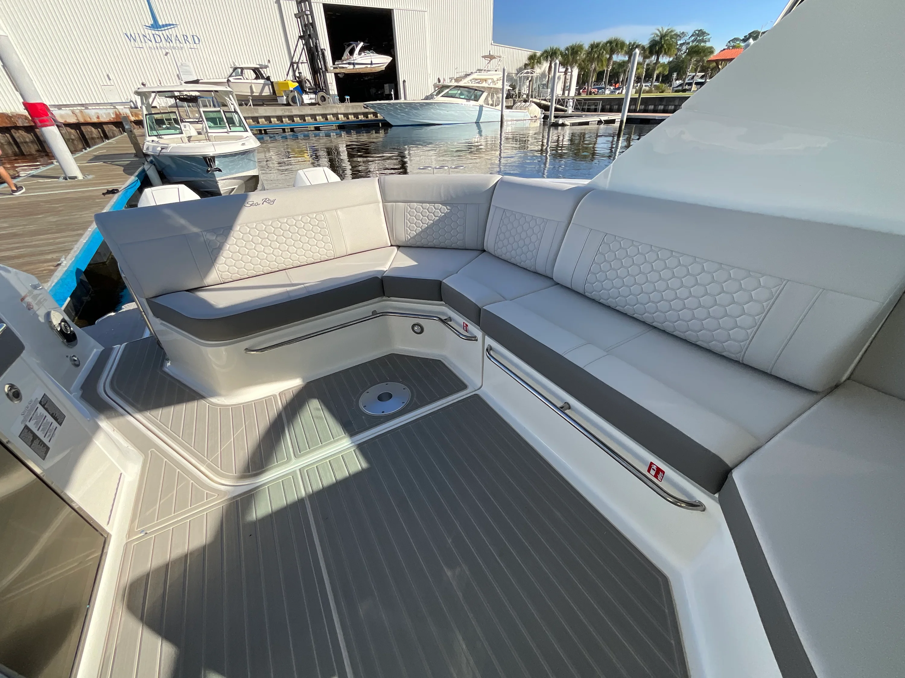 2026 Sea Ray Sundancer 320 Outboard Image Thumbnail #10