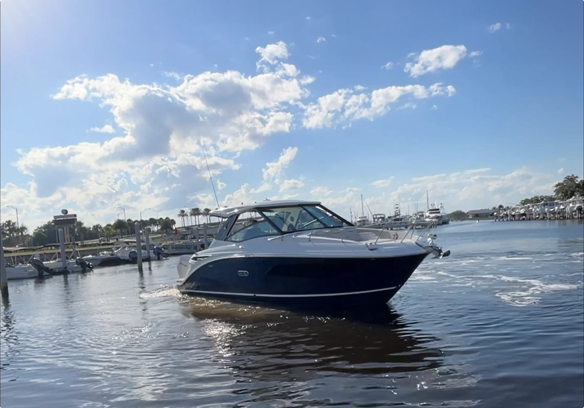 2026 Sea Ray Sundancer 320 Outboard Image Thumbnail #4