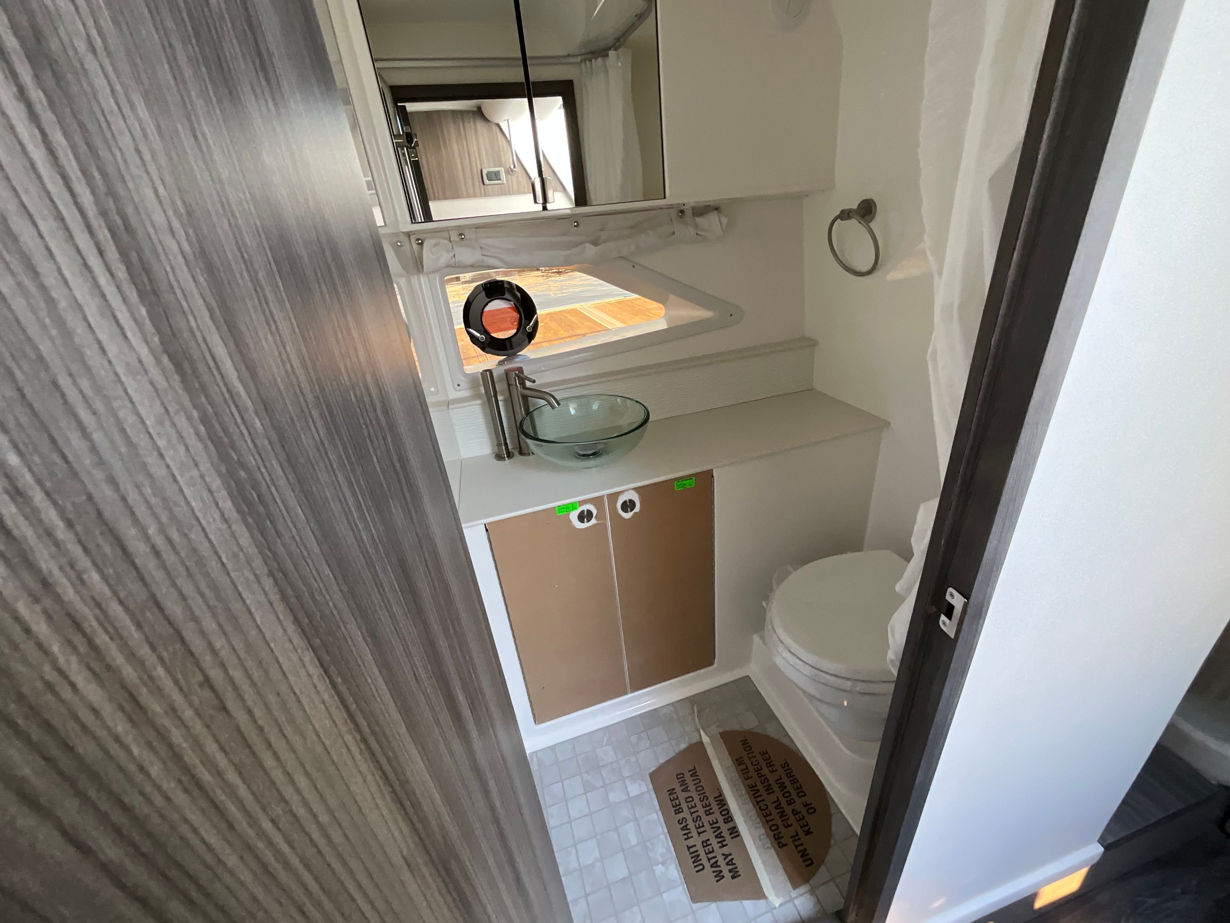 2026 Sea Ray Sundancer 320 Outboard Image Thumbnail #8