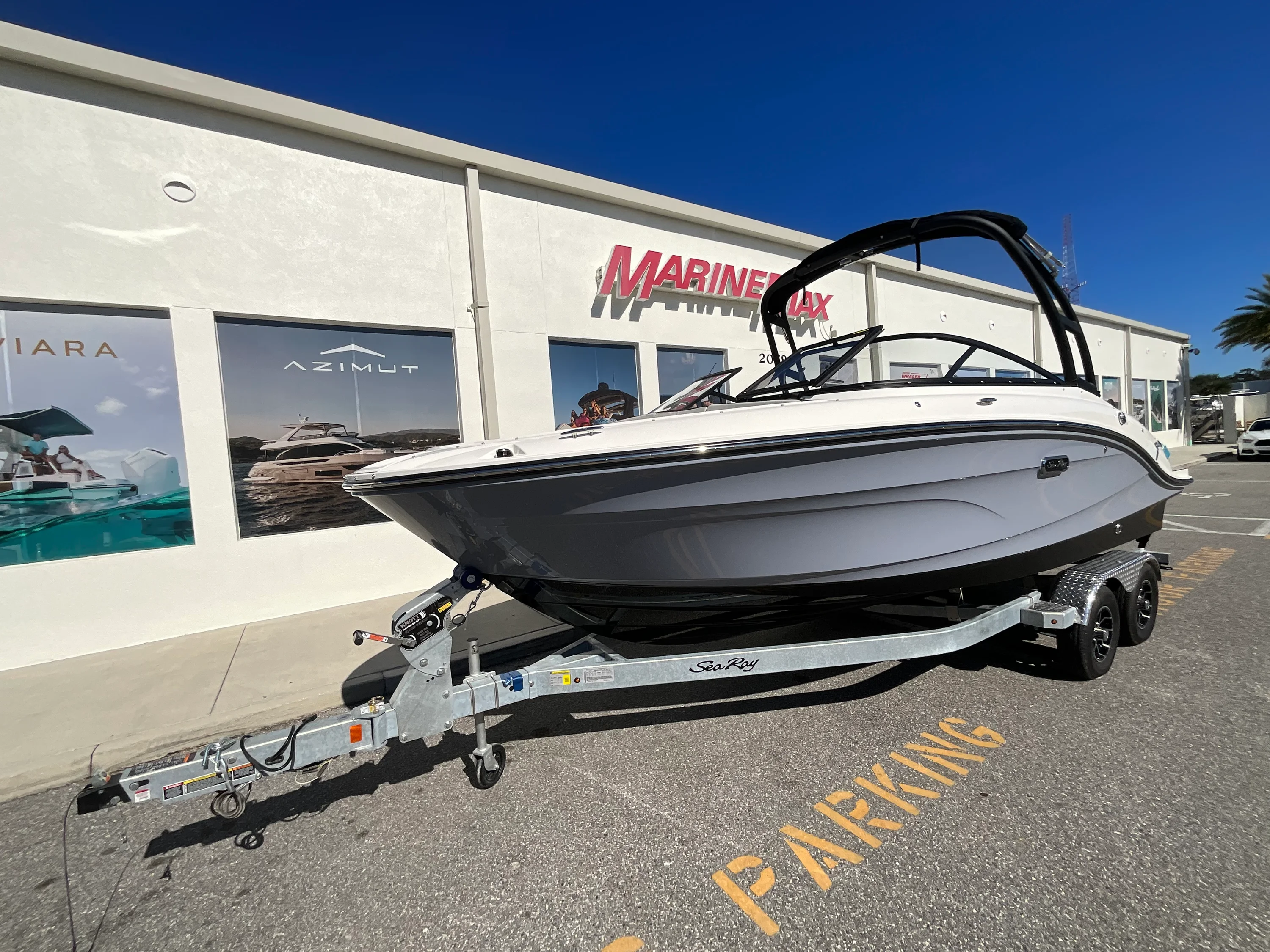 2026 Sea Ray SPX 210 Outboard Image Thumbnail #4