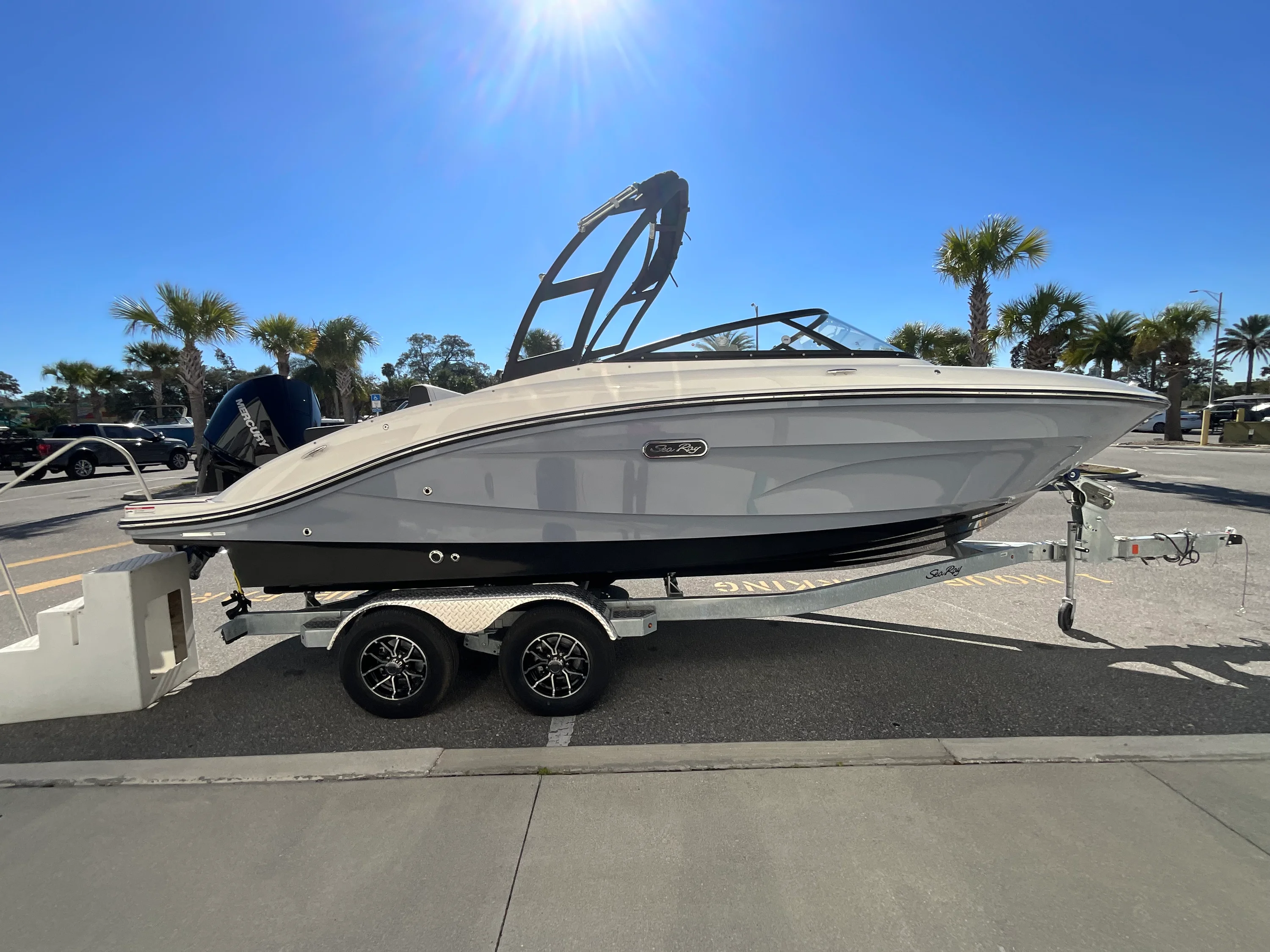 Thumbnail 4 for 2026 Sea Ray SPX 210 Outboard