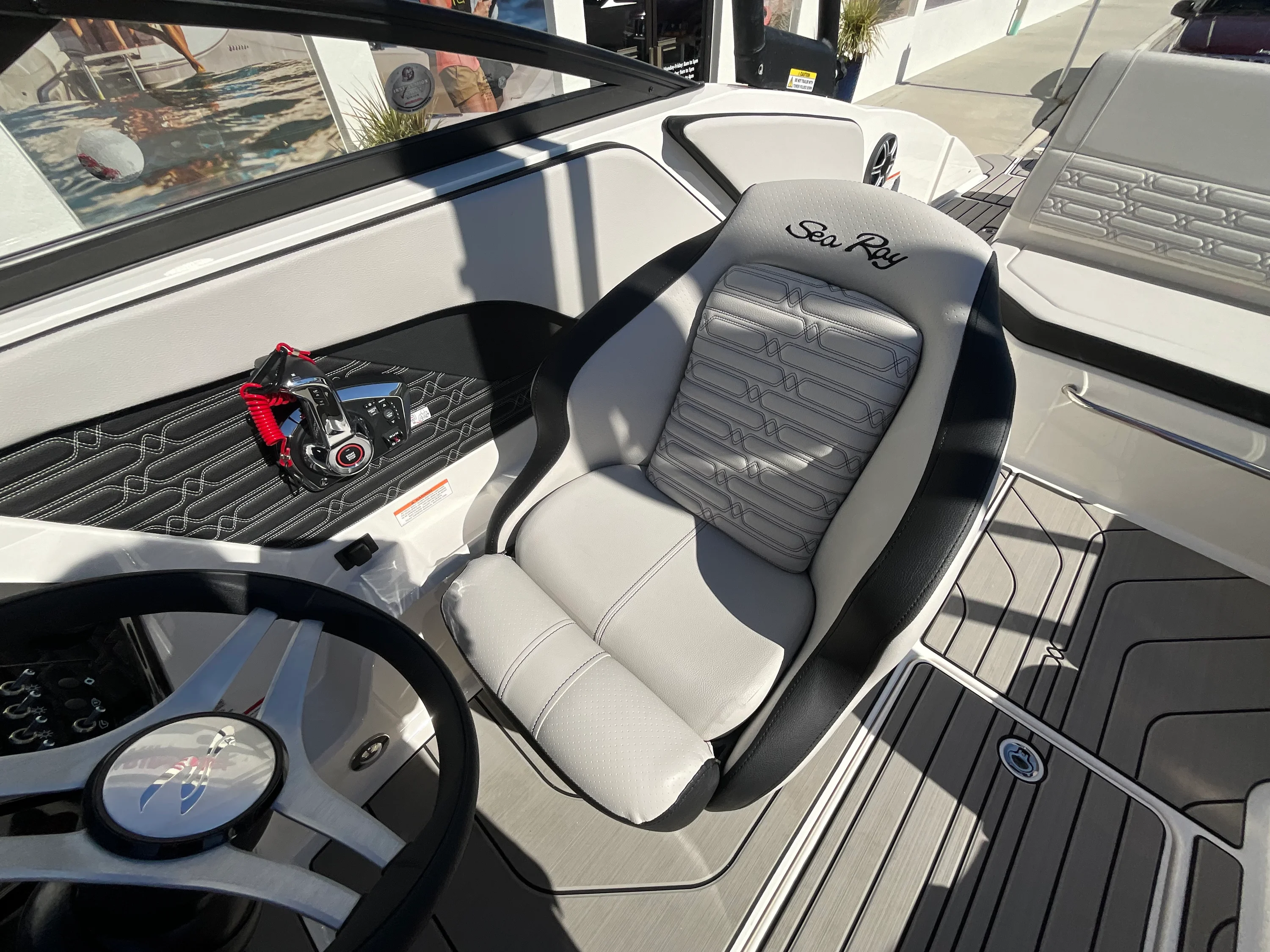 2026 Sea Ray SPX 210 Outboard Image Thumbnail #15