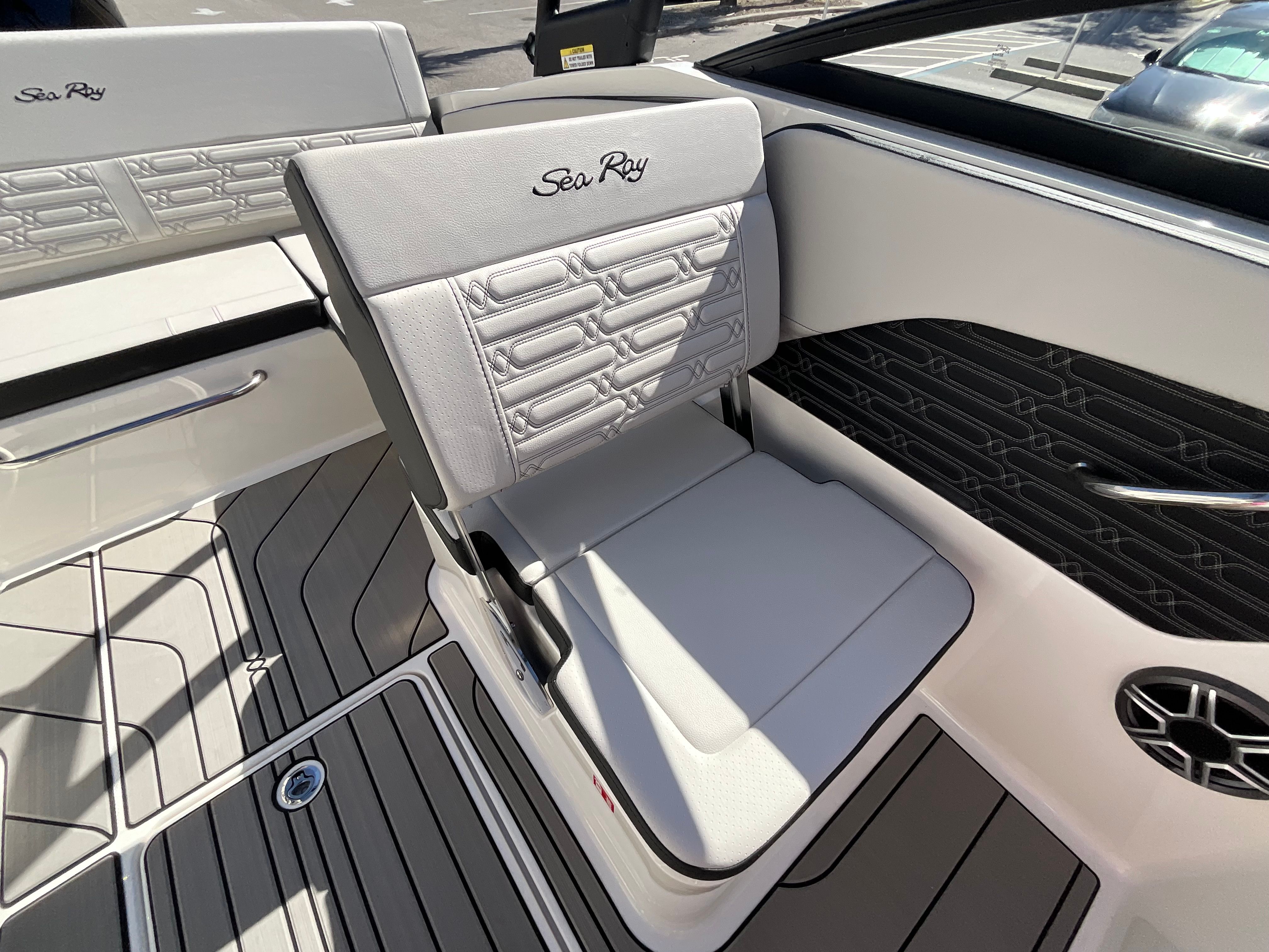 2026 Sea Ray SPX 210 Outboard Image Thumbnail #7