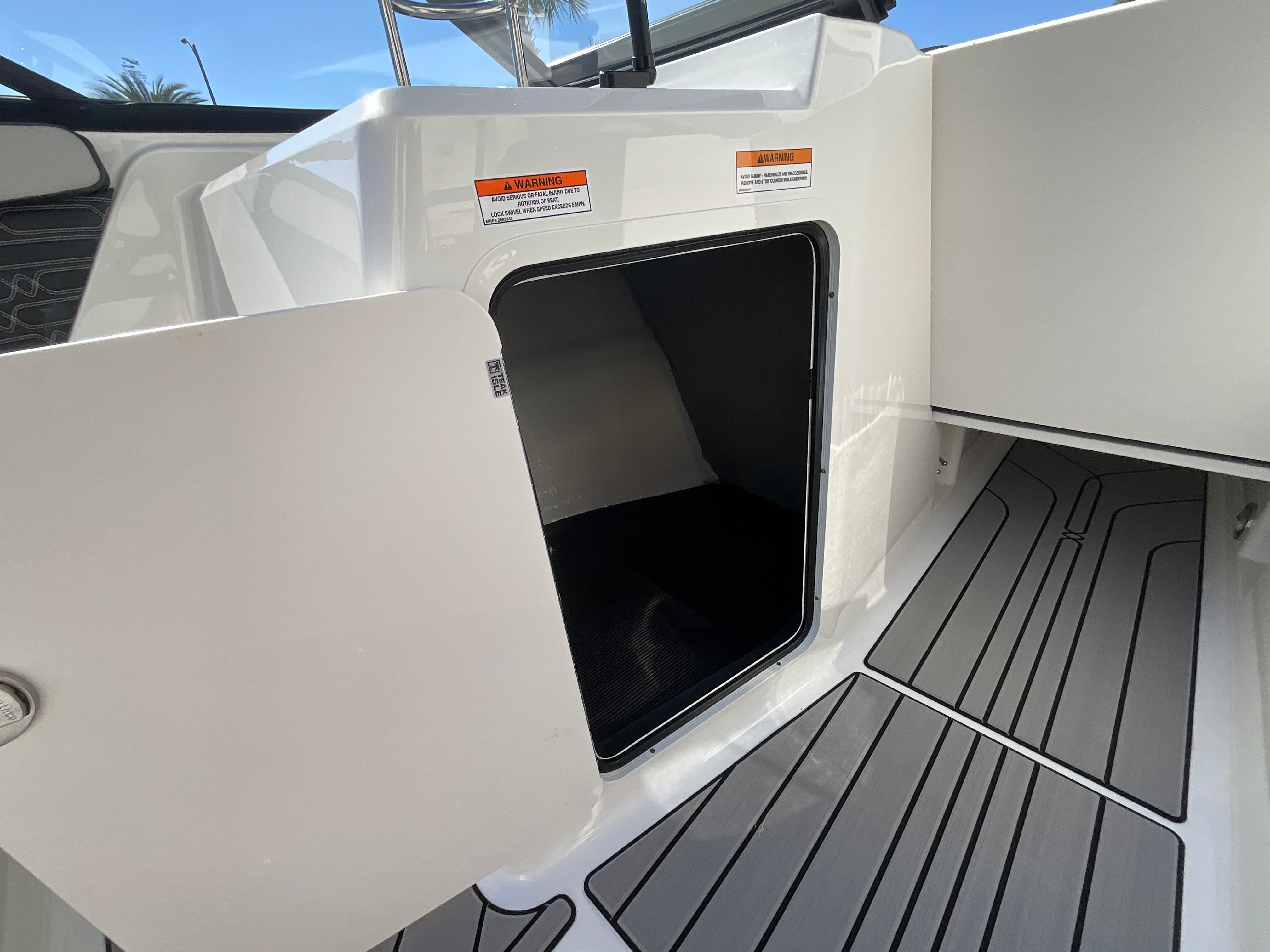 2026 Sea Ray SPX 210 Outboard Image Thumbnail #13