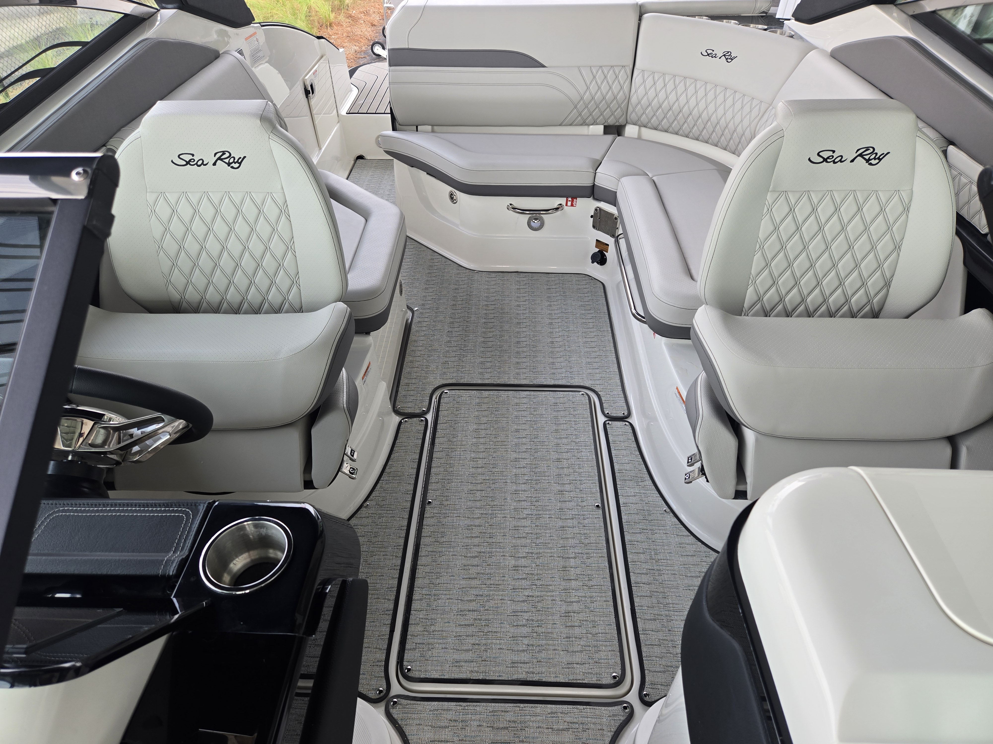 2026 Sea Ray SLX 260 Outboard Image Thumbnail #11