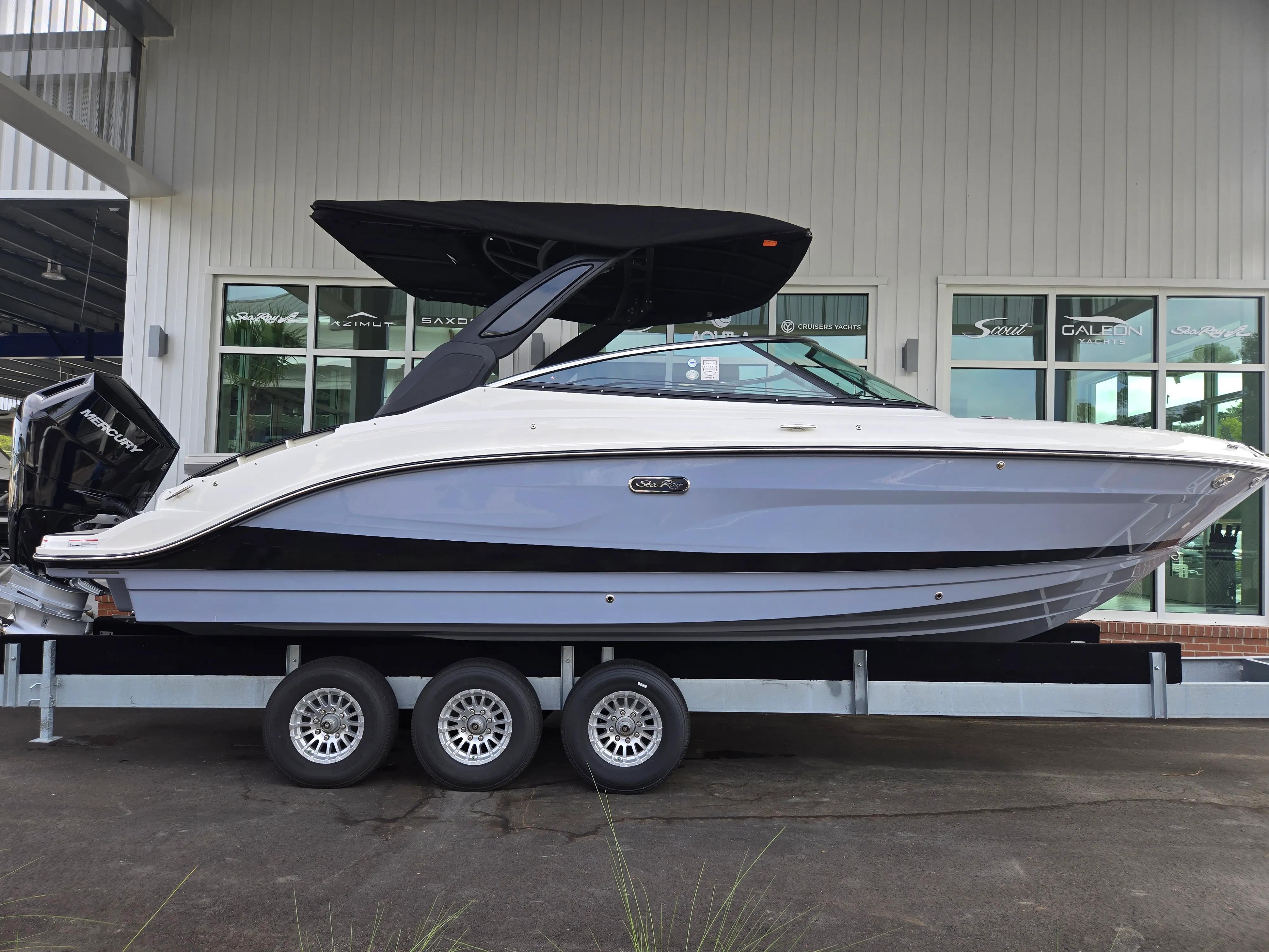 2026 Sea Ray SLX 260 Outboard Image Thumbnail #0