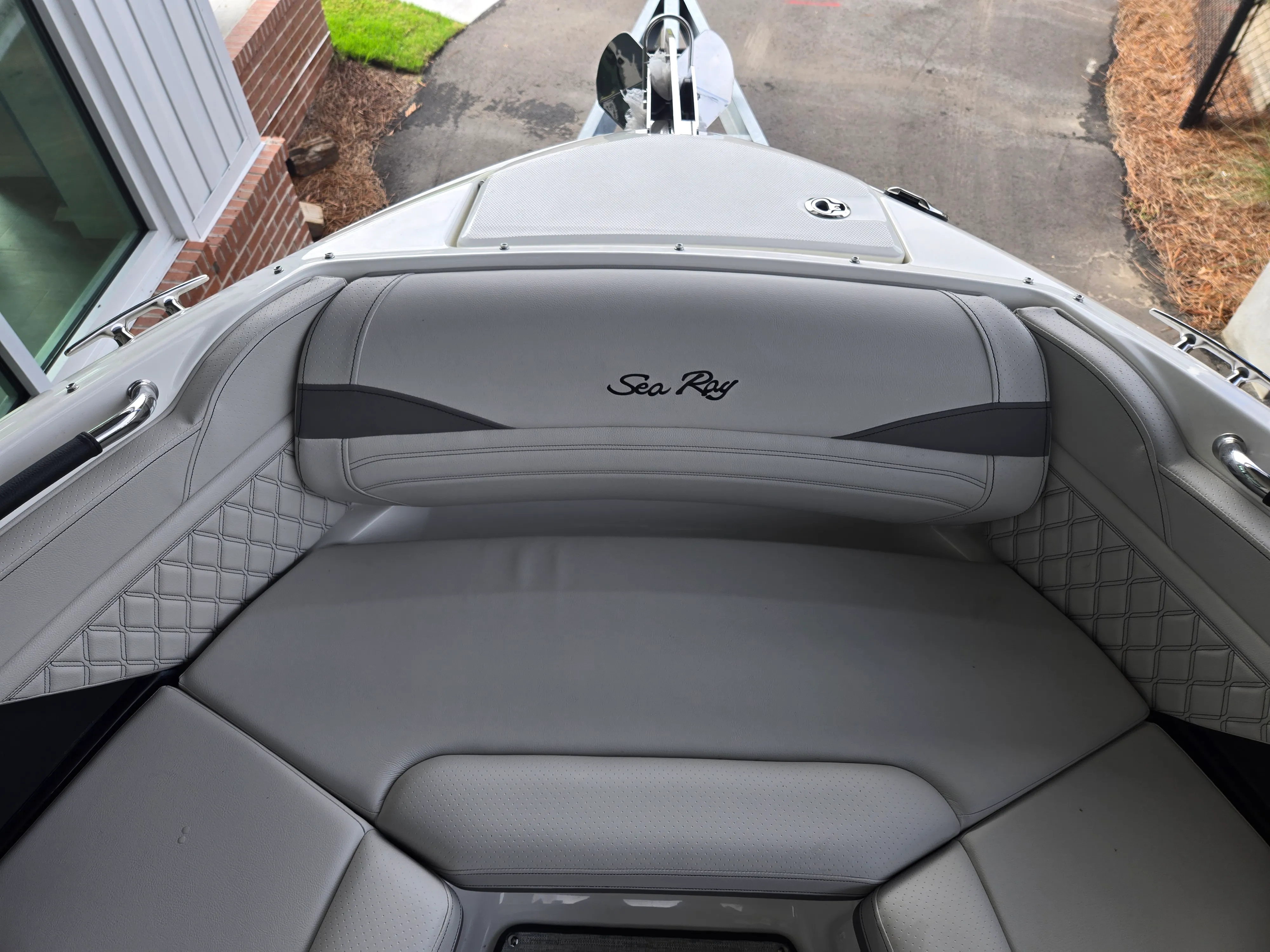 2026 Sea Ray SLX 260 Outboard Image Thumbnail #15