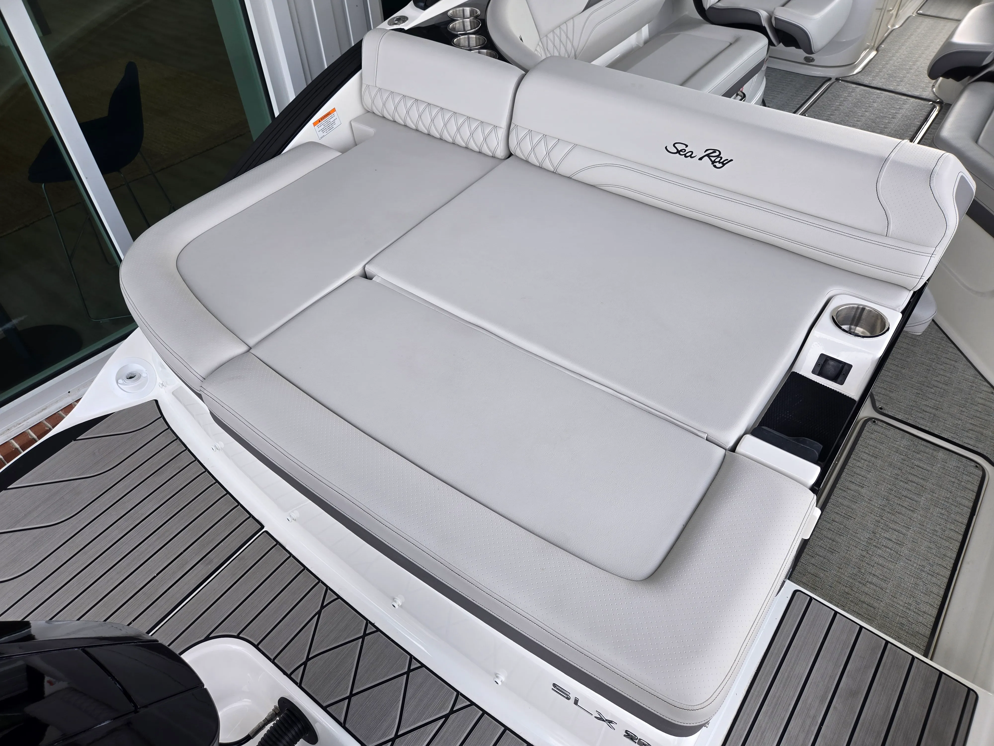 2026 Sea Ray SLX 260 Outboard Image Thumbnail #4