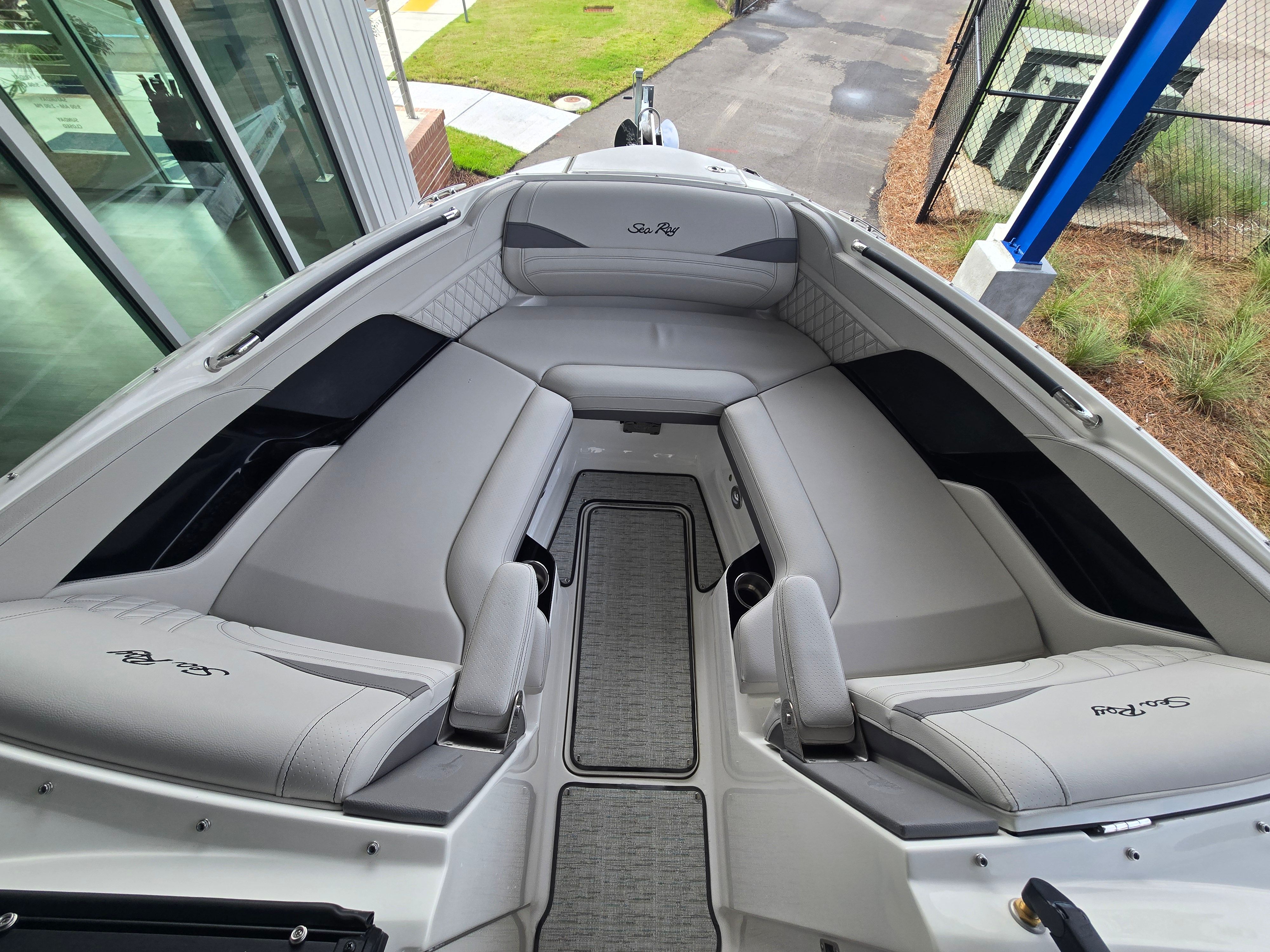 2026 Sea Ray SLX 260 Outboard Image Thumbnail #14