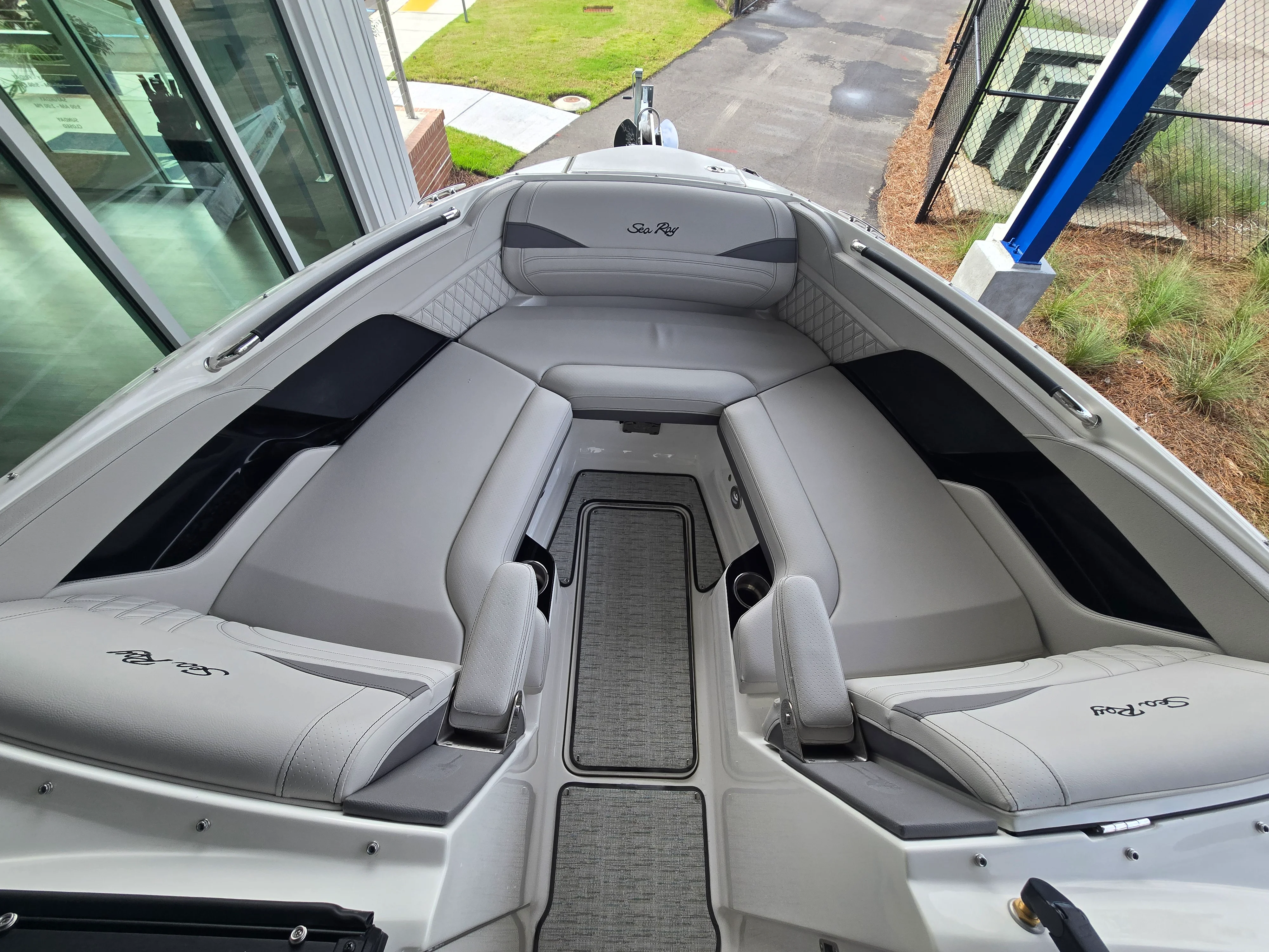 2026 Sea Ray SLX 260 Outboard Image Thumbnail #14