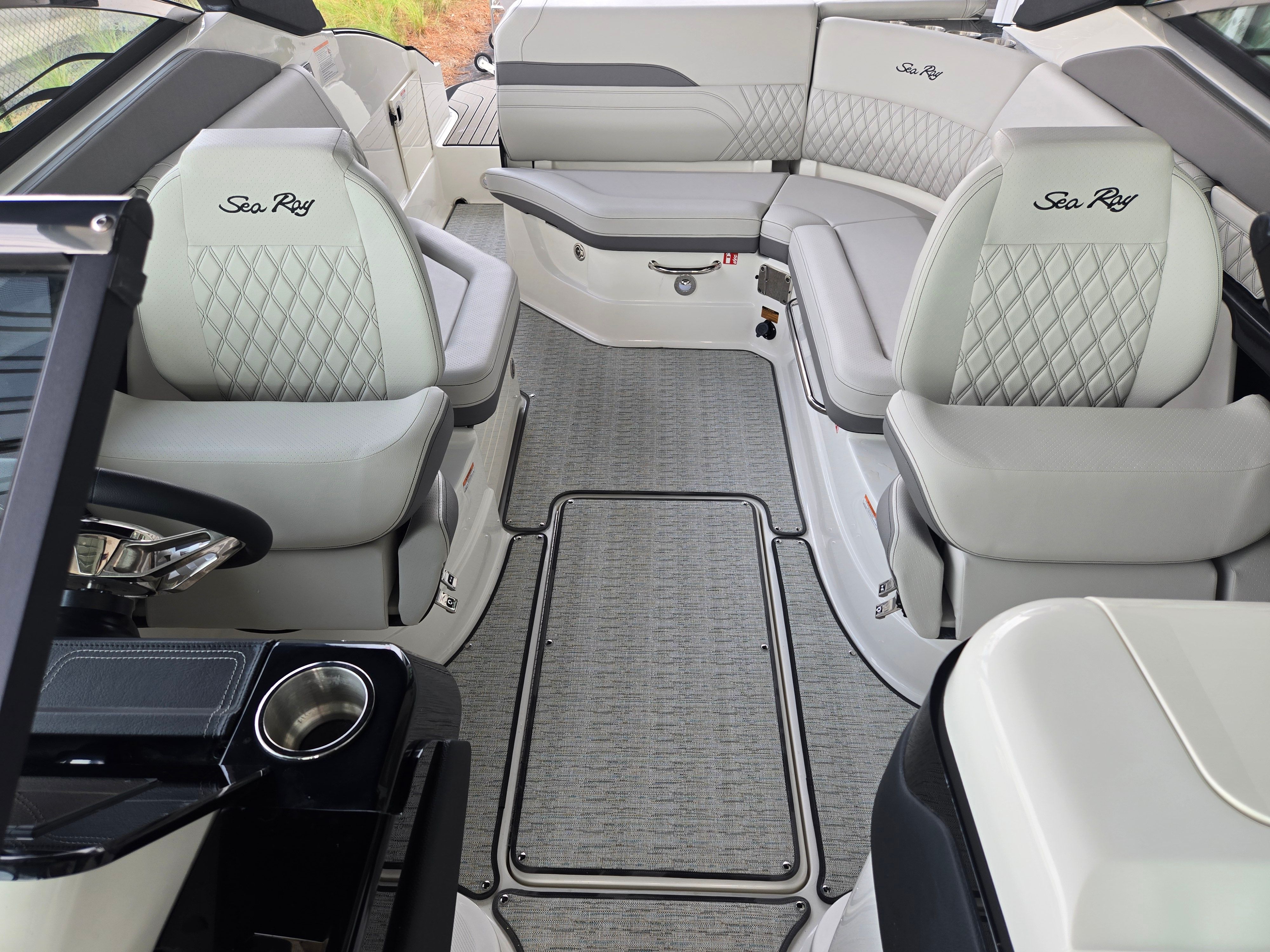 2026 Sea Ray SLX 260 Outboard Image Thumbnail #11