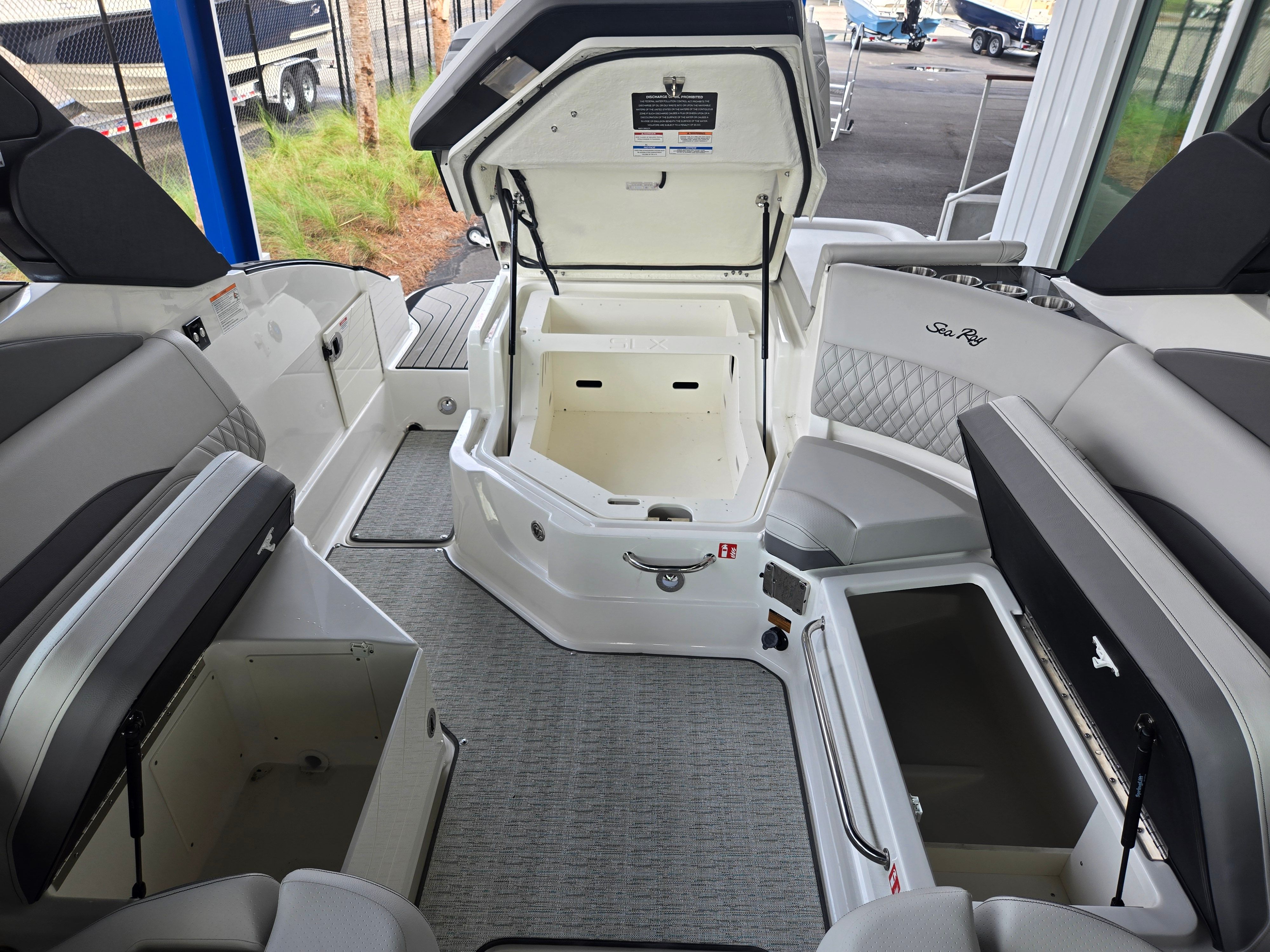 2026 Sea Ray SLX 260 Outboard Image Thumbnail #6