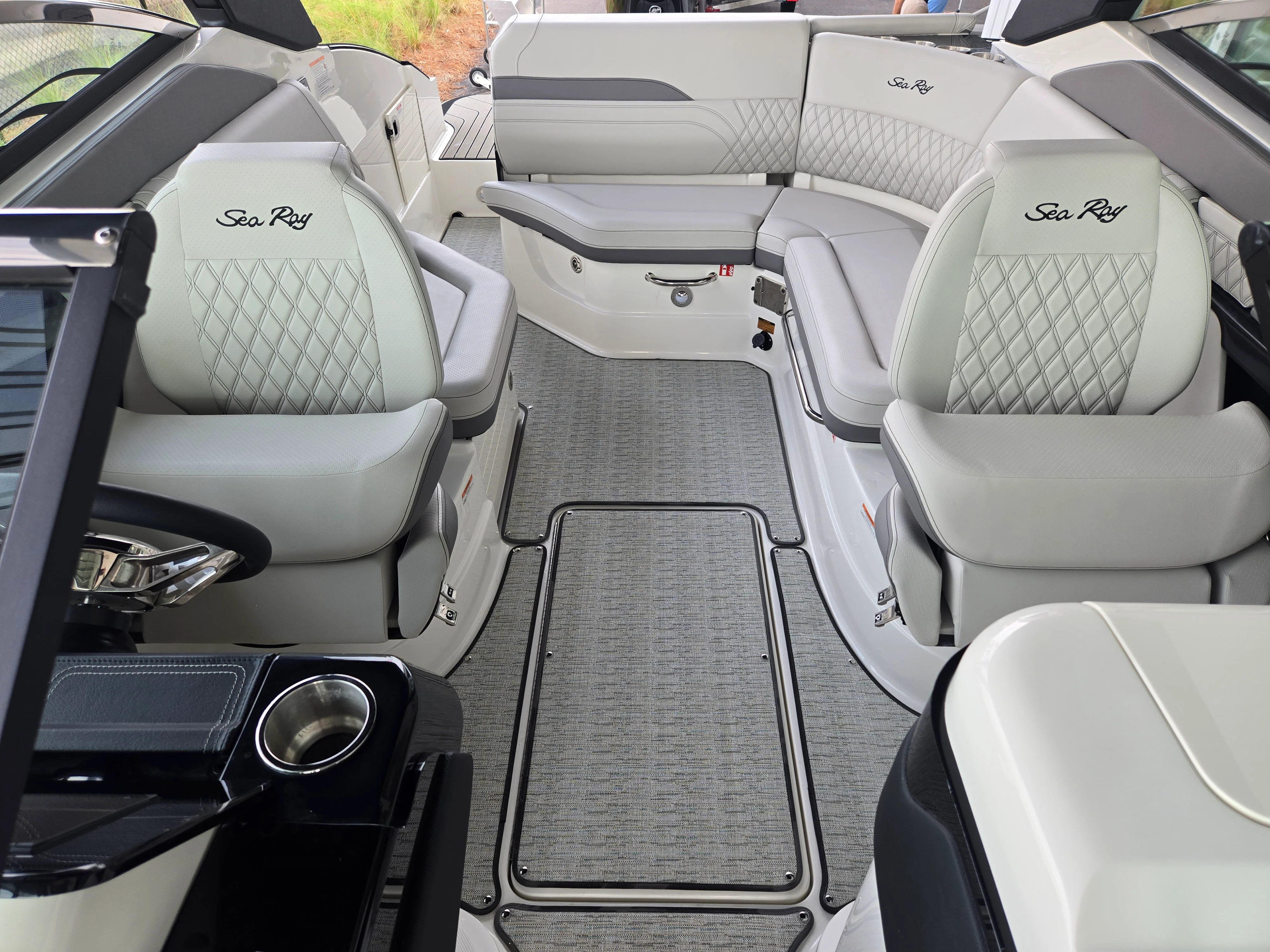 2026 Sea Ray SLX 260 Outboard Image Thumbnail #7