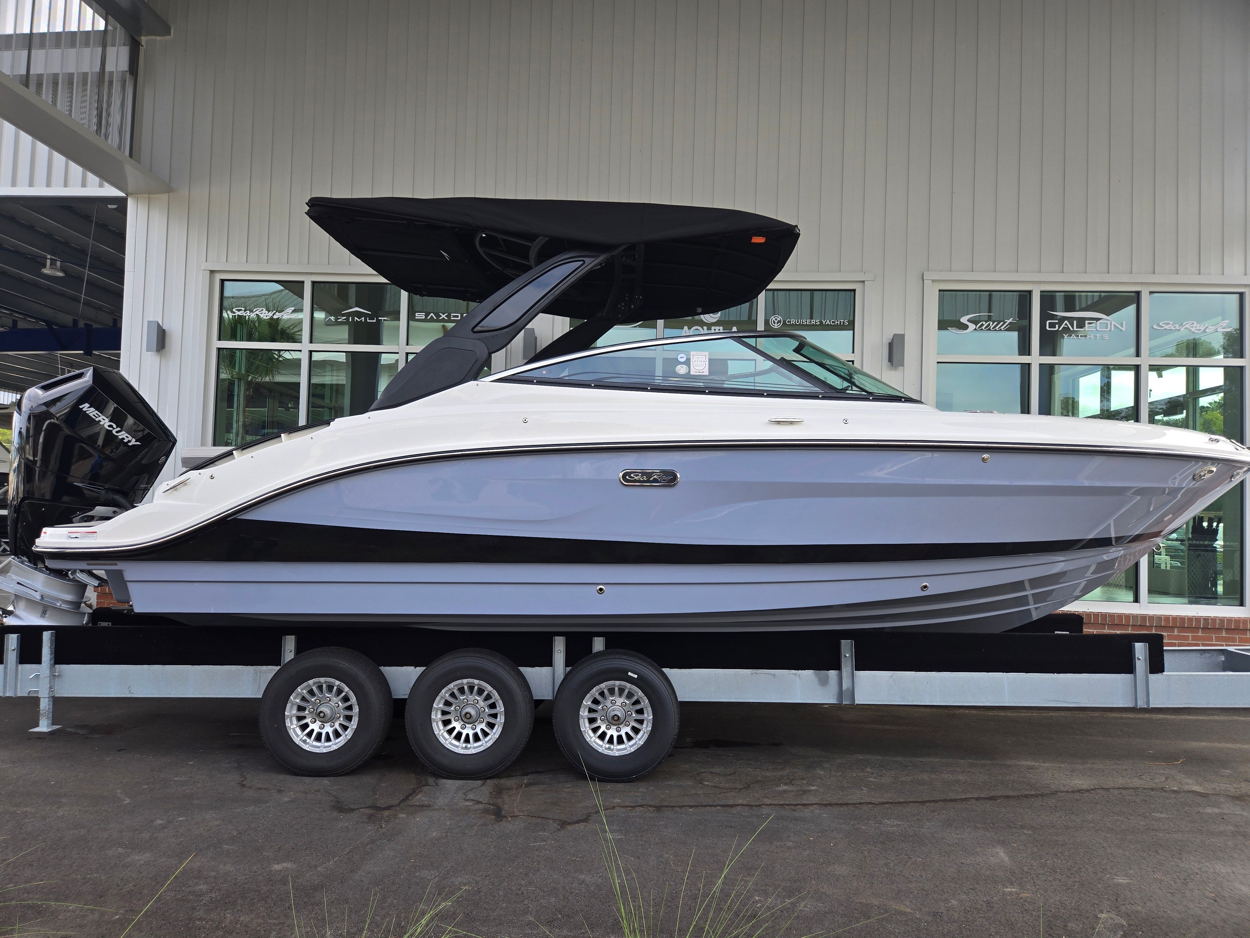 2026 Sea Ray SLX 260 Outboard Image Thumbnail #0