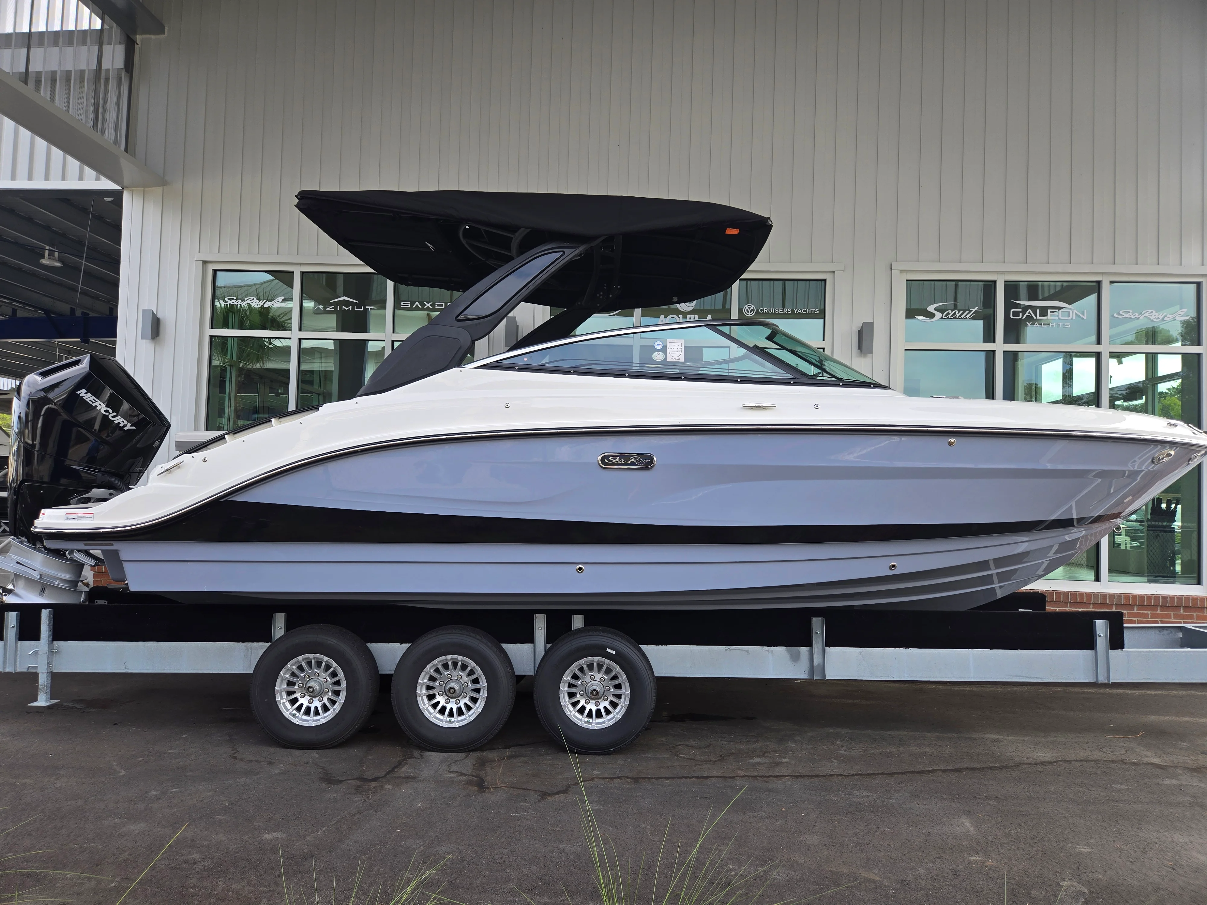 2026 Sea Ray SLX 260 Outboard Image Thumbnail #0