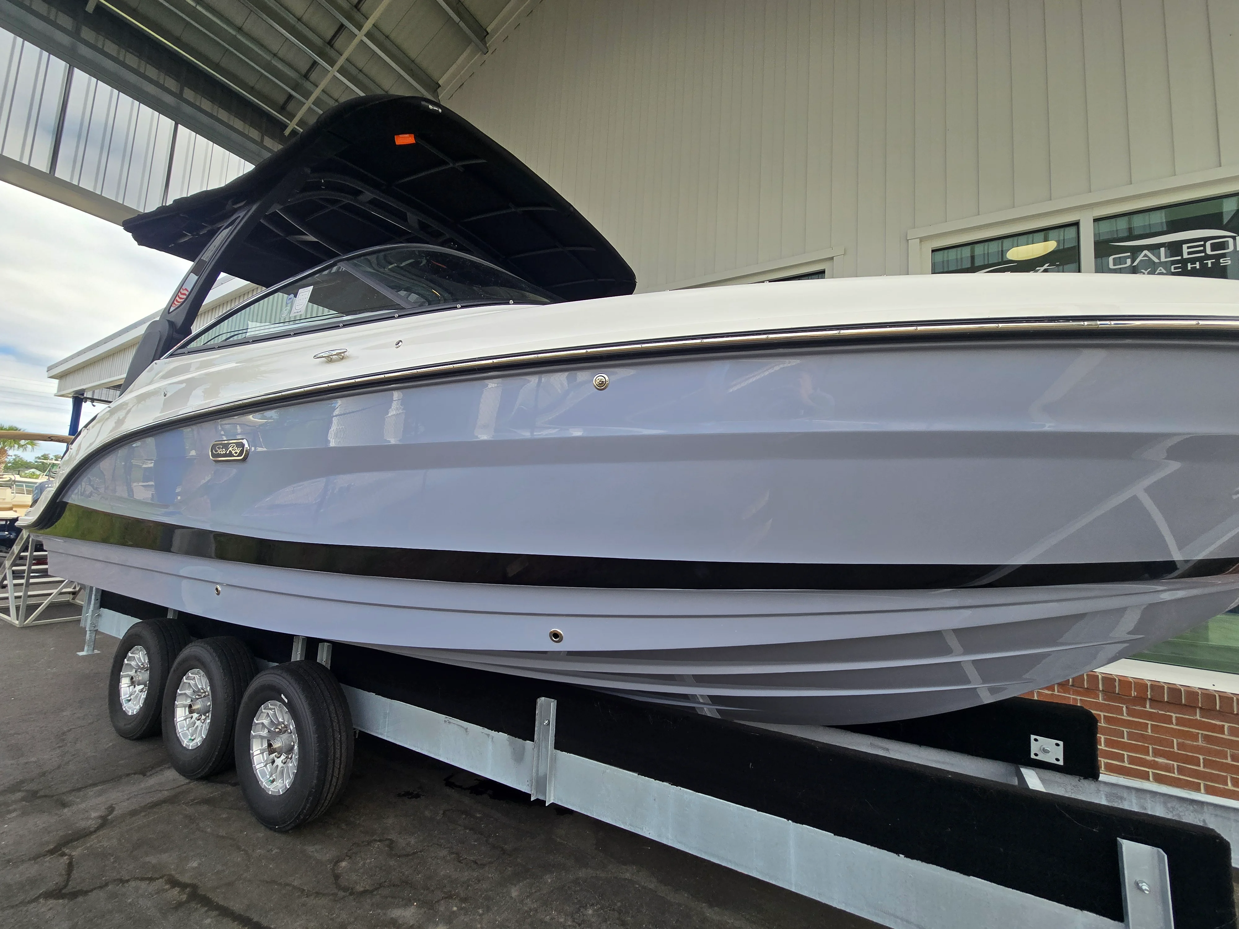 2026 Sea Ray SLX 260 Outboard Image Thumbnail #18