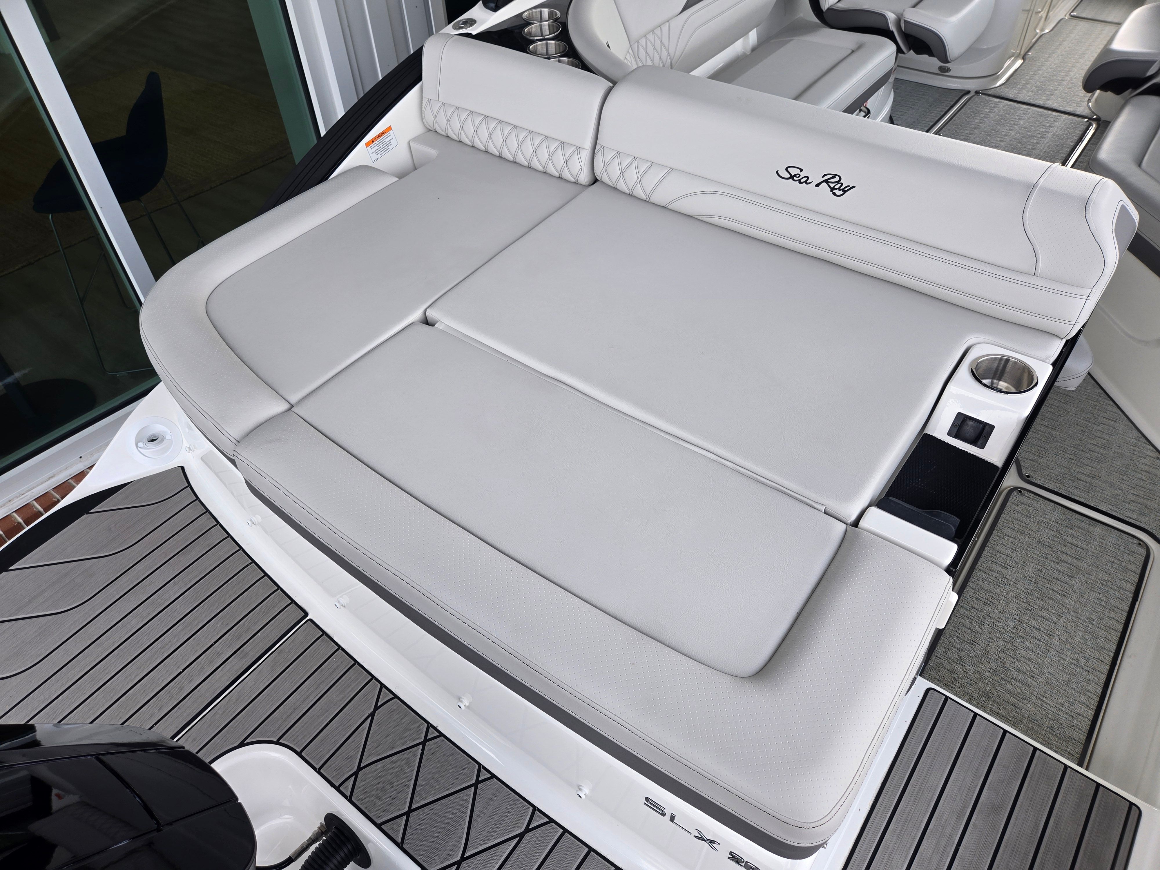 2026 Sea Ray SLX 260 Outboard Image Thumbnail #4