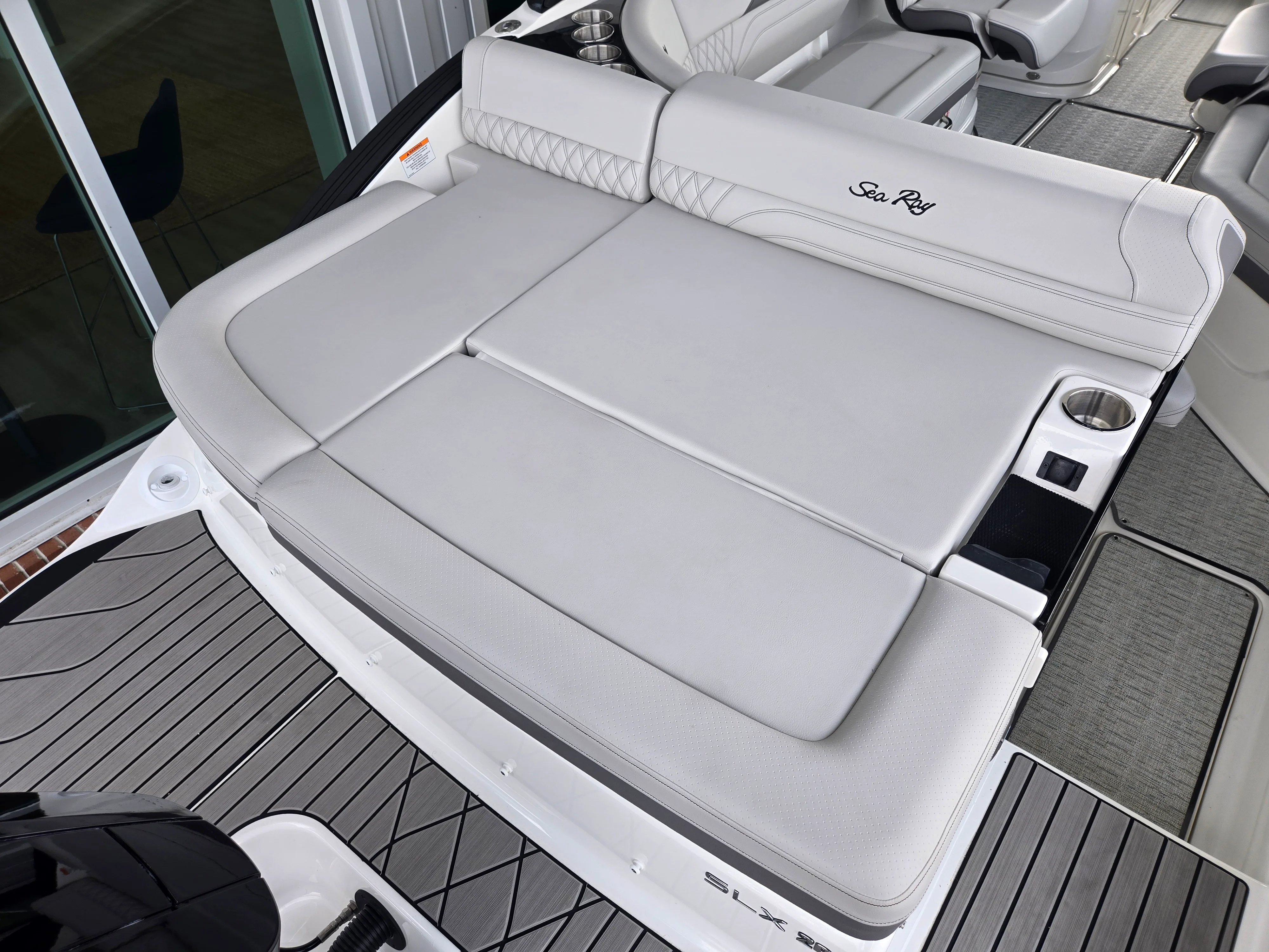 2026 Sea Ray SLX 260 Outboard Image Thumbnail #4