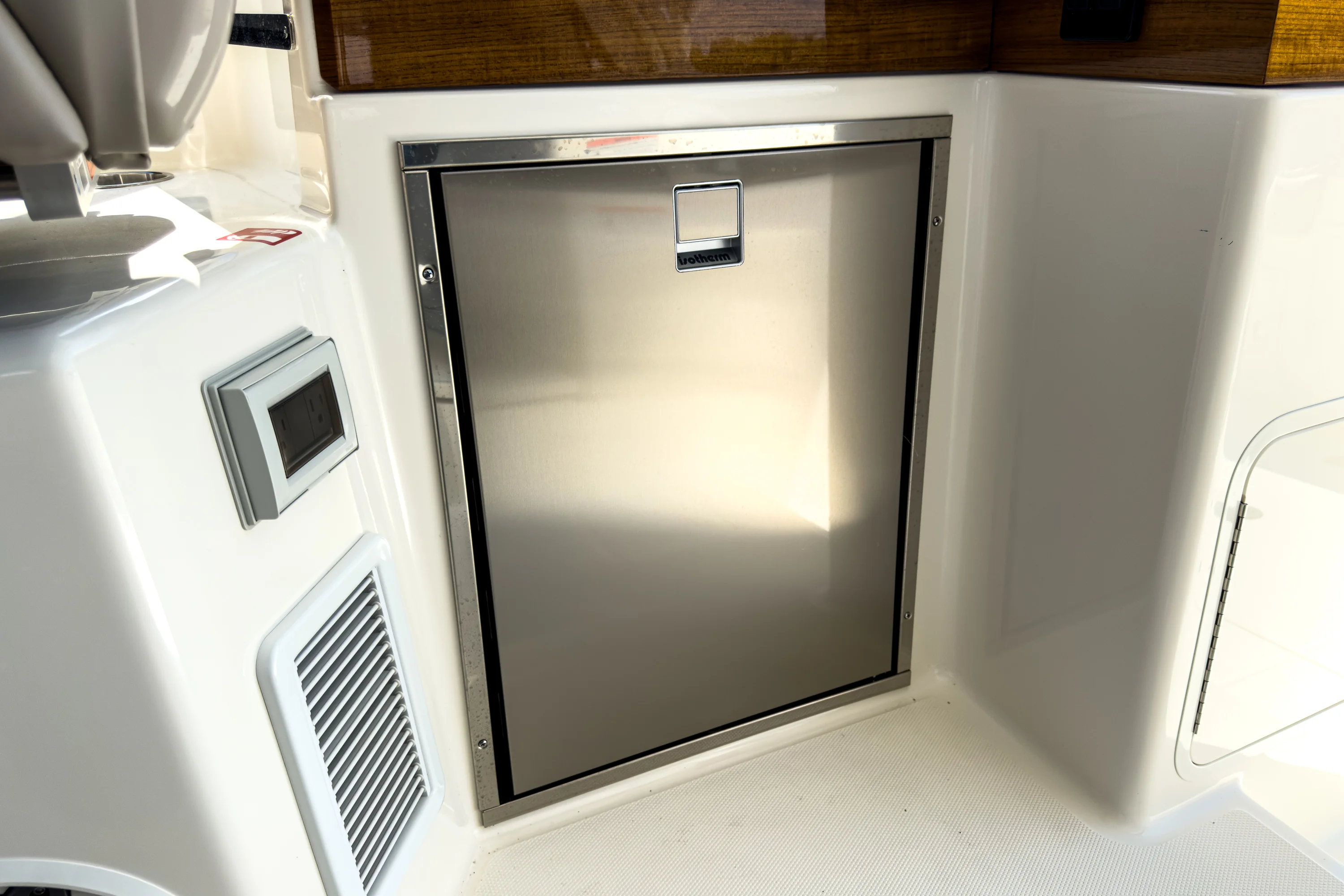 2026 Boston Whaler 365 Conquest Image Thumbnail #10