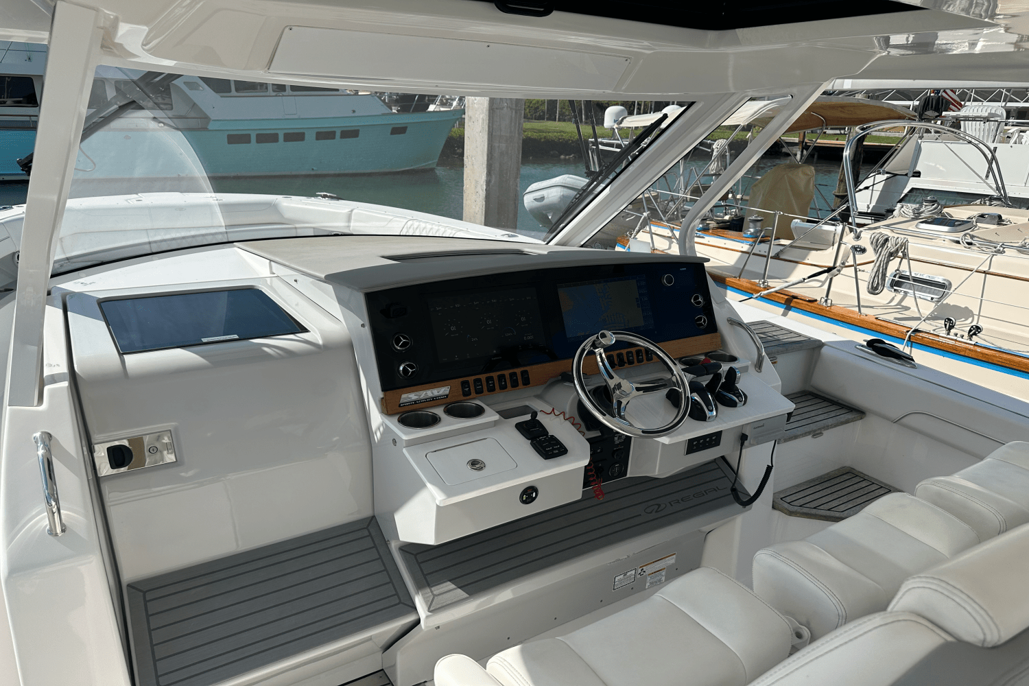 2022 Regal 38 SAV Image Thumbnail #5