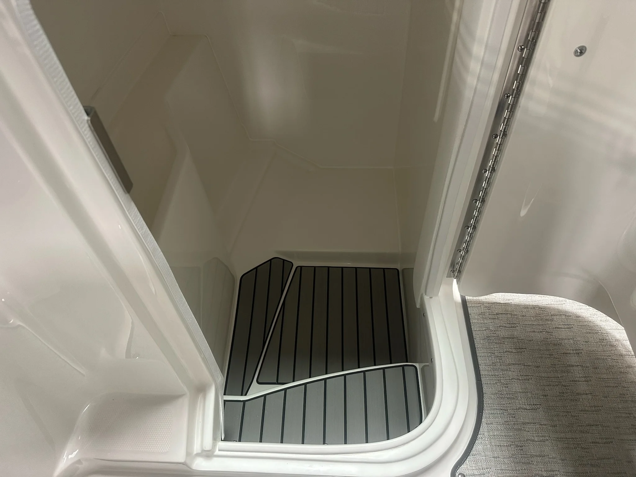 2026 Sea Ray SLX 260 Image Thumbnail #60