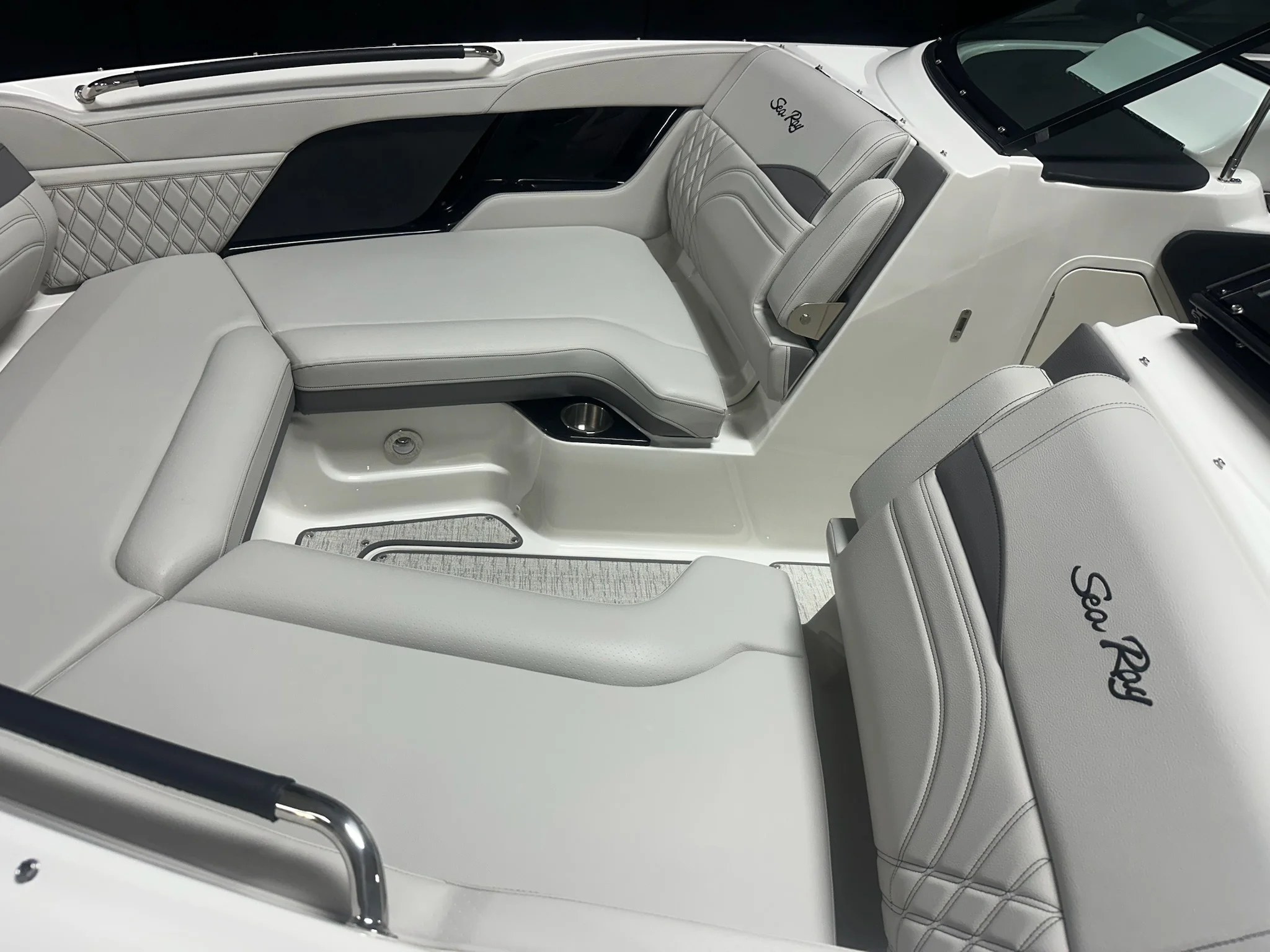 2026 Sea Ray SLX 260 Image Thumbnail #4